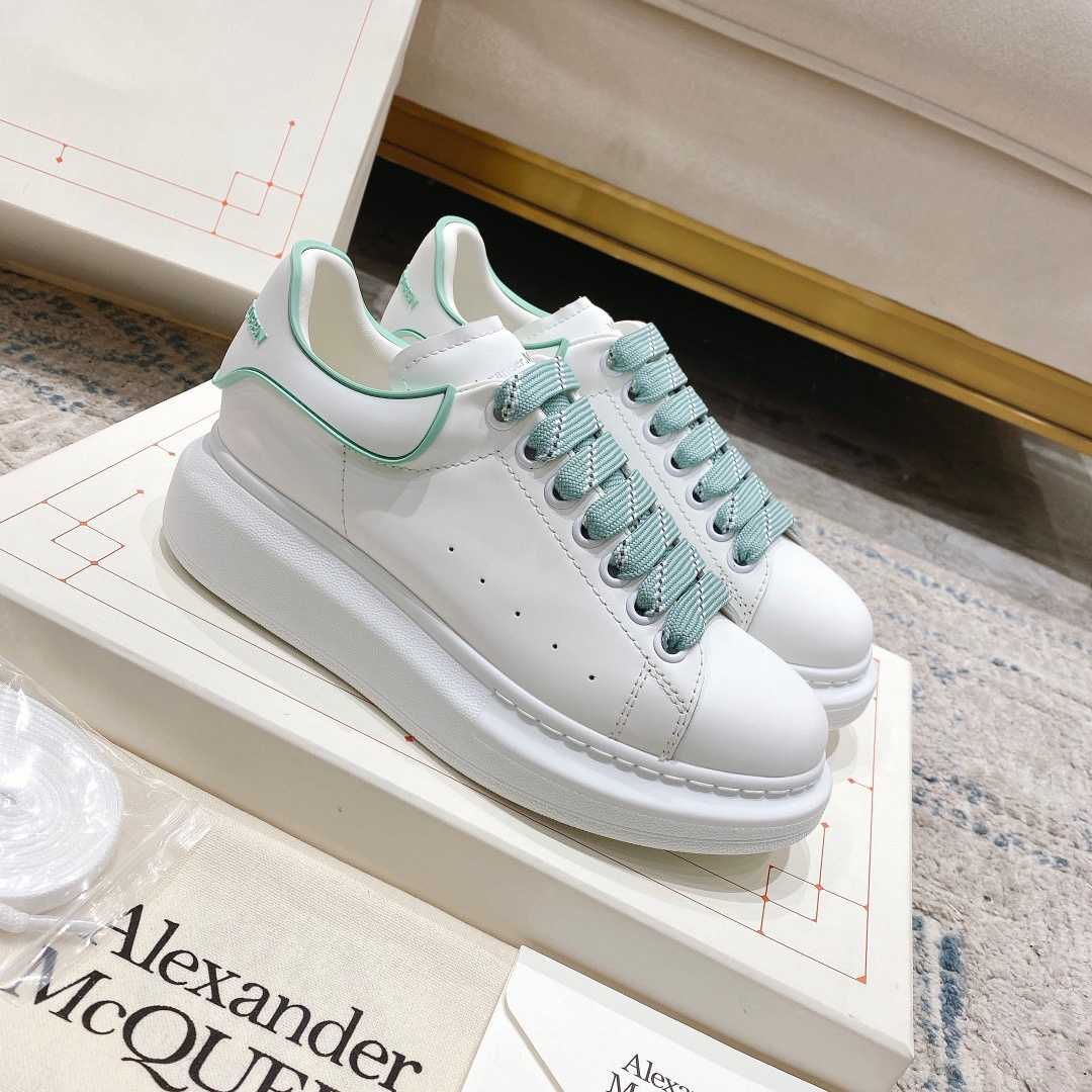 Alexander Mqueen Oversized Sneaker In White - DesignerGu