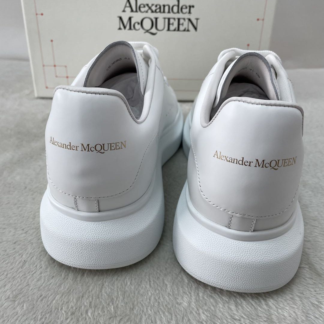 Alexander Mqueen Oversized Sneaker In White - DesignerGu