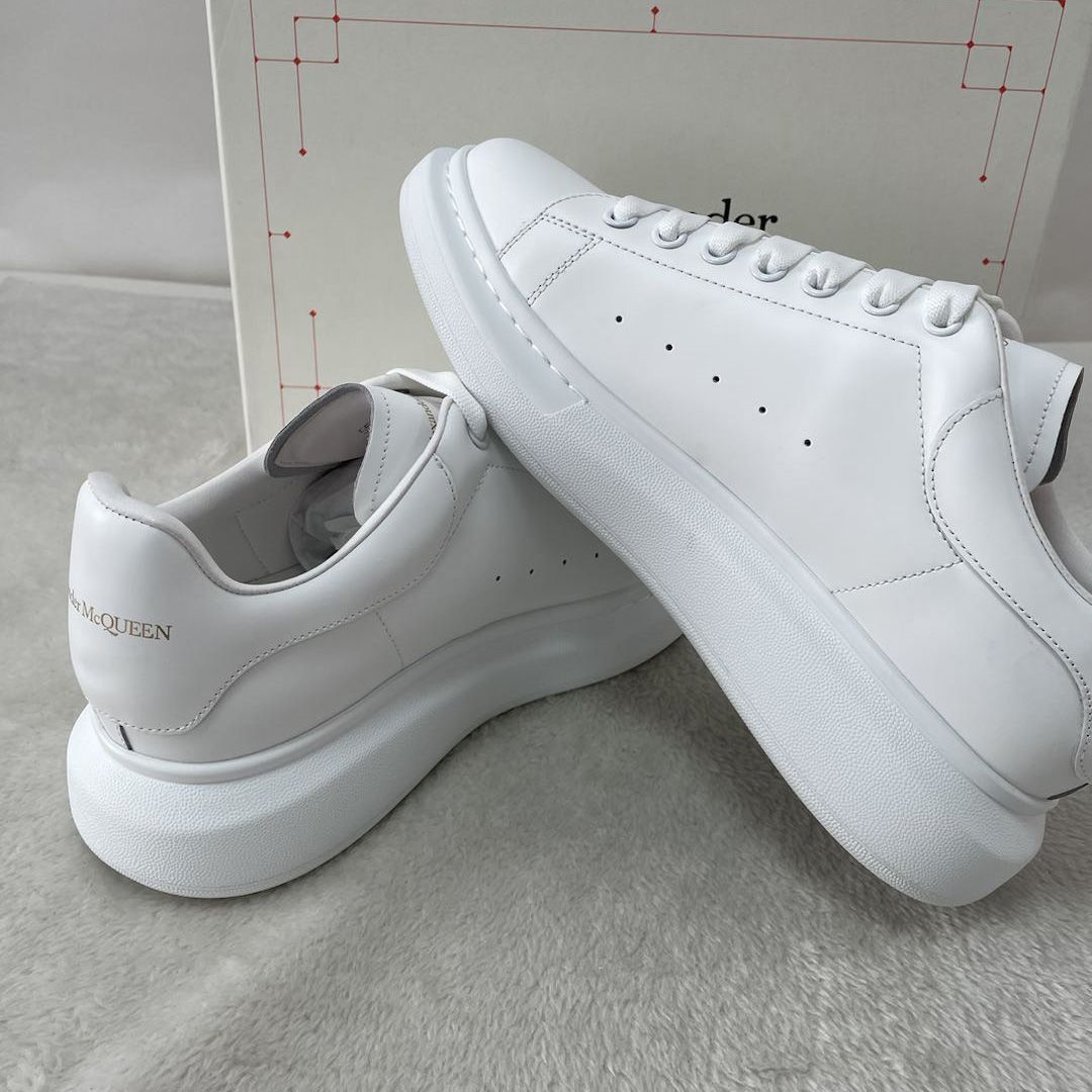 Alexander Mqueen Oversized Sneaker In White - DesignerGu