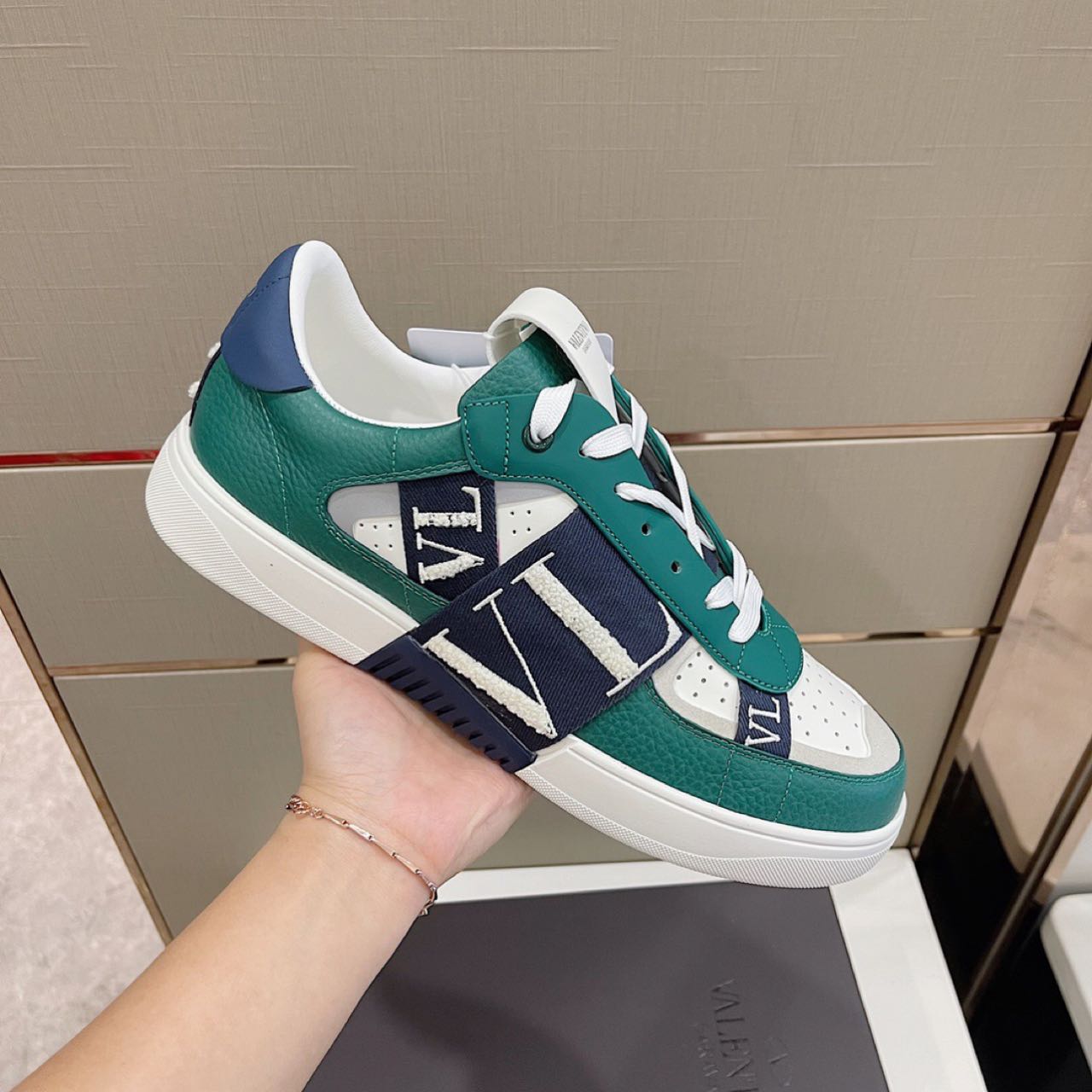 Valenti Garavani VL7N Low-Top Sneakers - DesignerGu