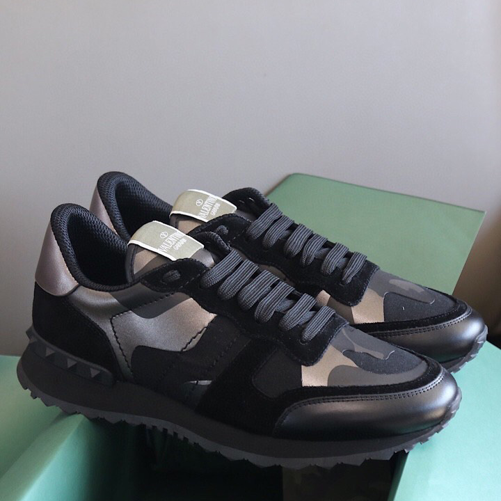 Valenti Garavani Black Rockrunner Sneakers - DesignerGu