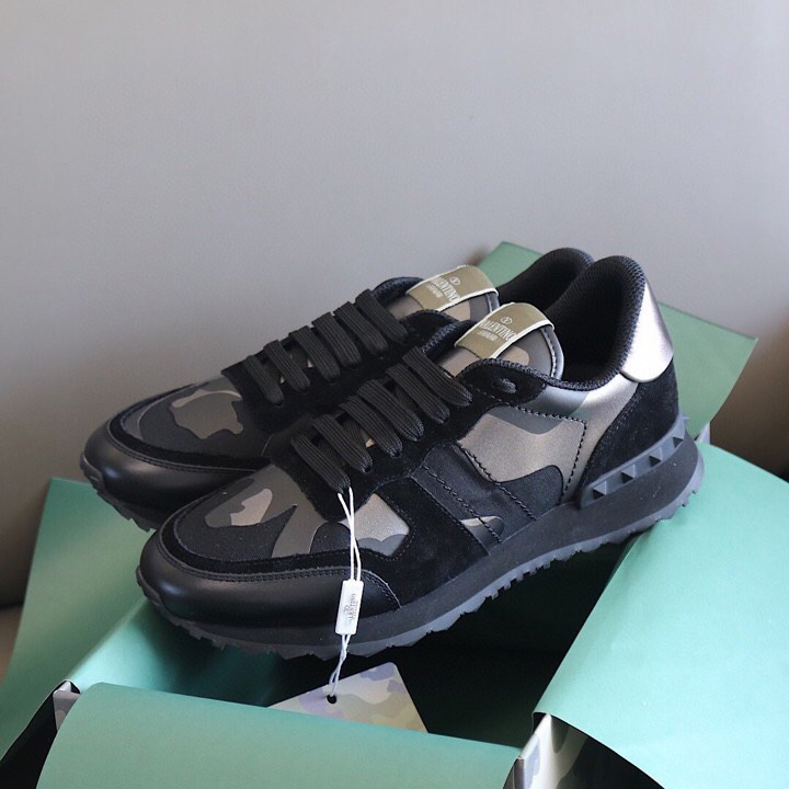 Valenti Garavani Black Rockrunner Sneakers - DesignerGu