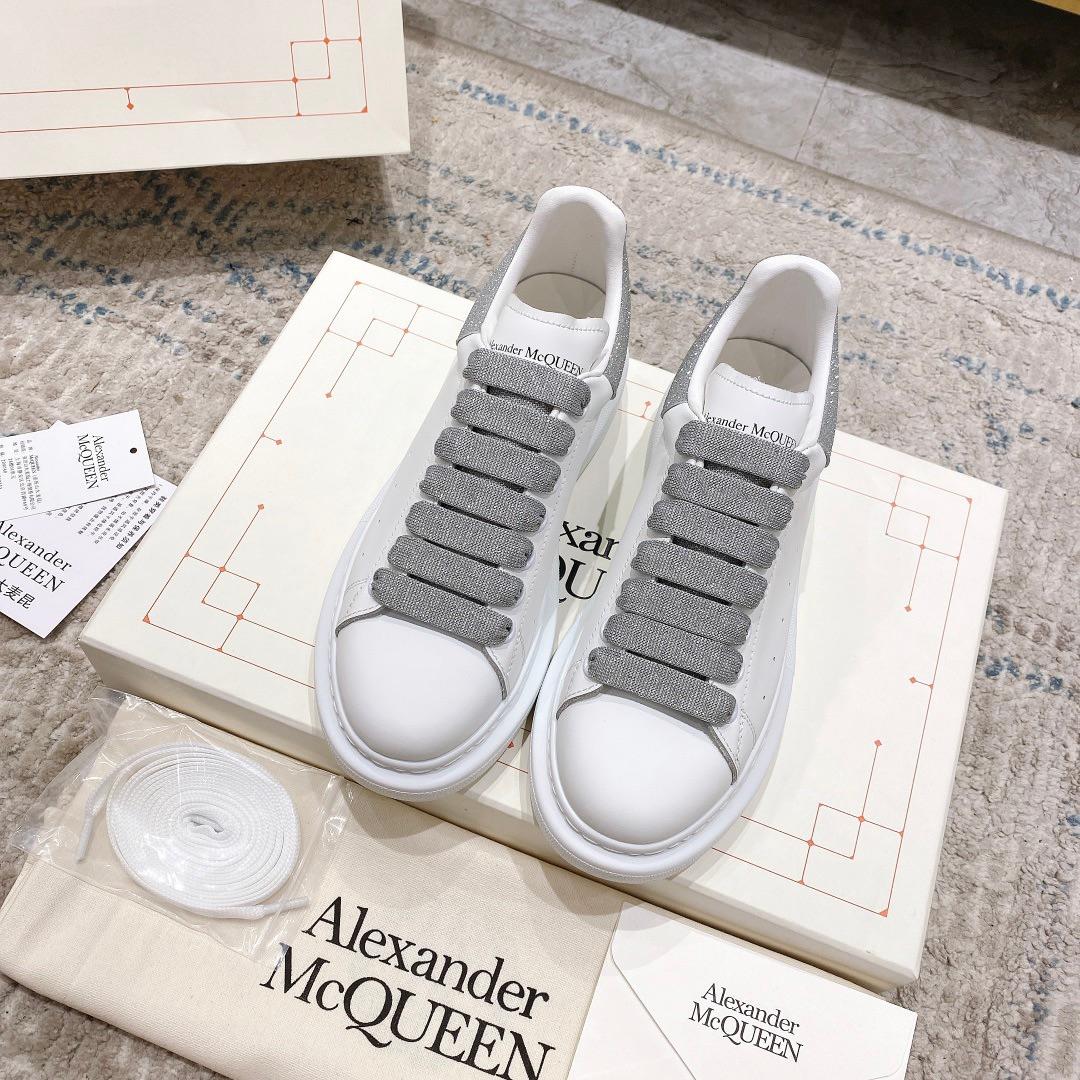 Alexander Mqueen Oversized Sneaker In White - DesignerGu