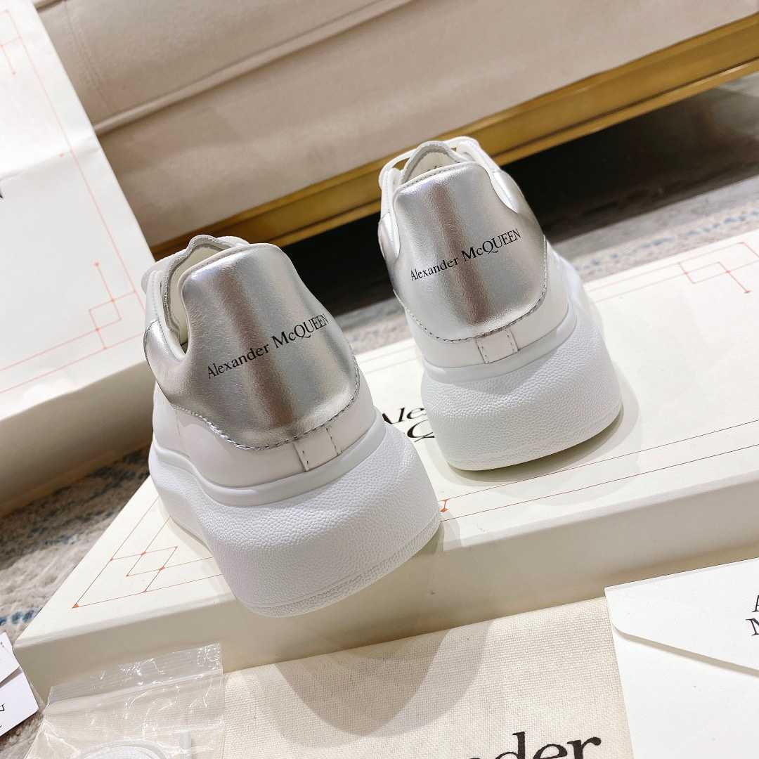 Alexander Mqueen Oversized Sneaker In White - DesignerGu