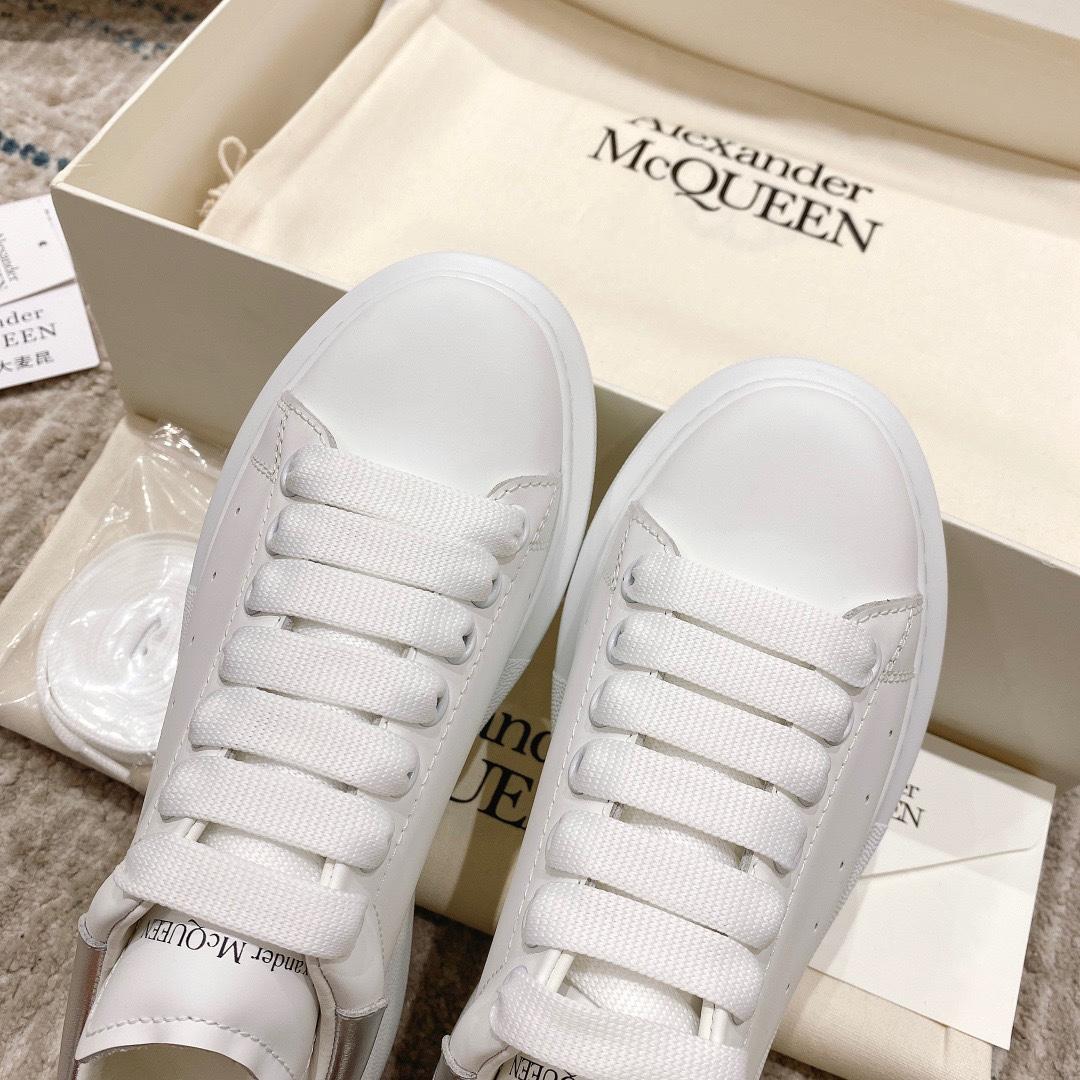 Alexander Mqueen Oversized Sneaker In White - DesignerGu