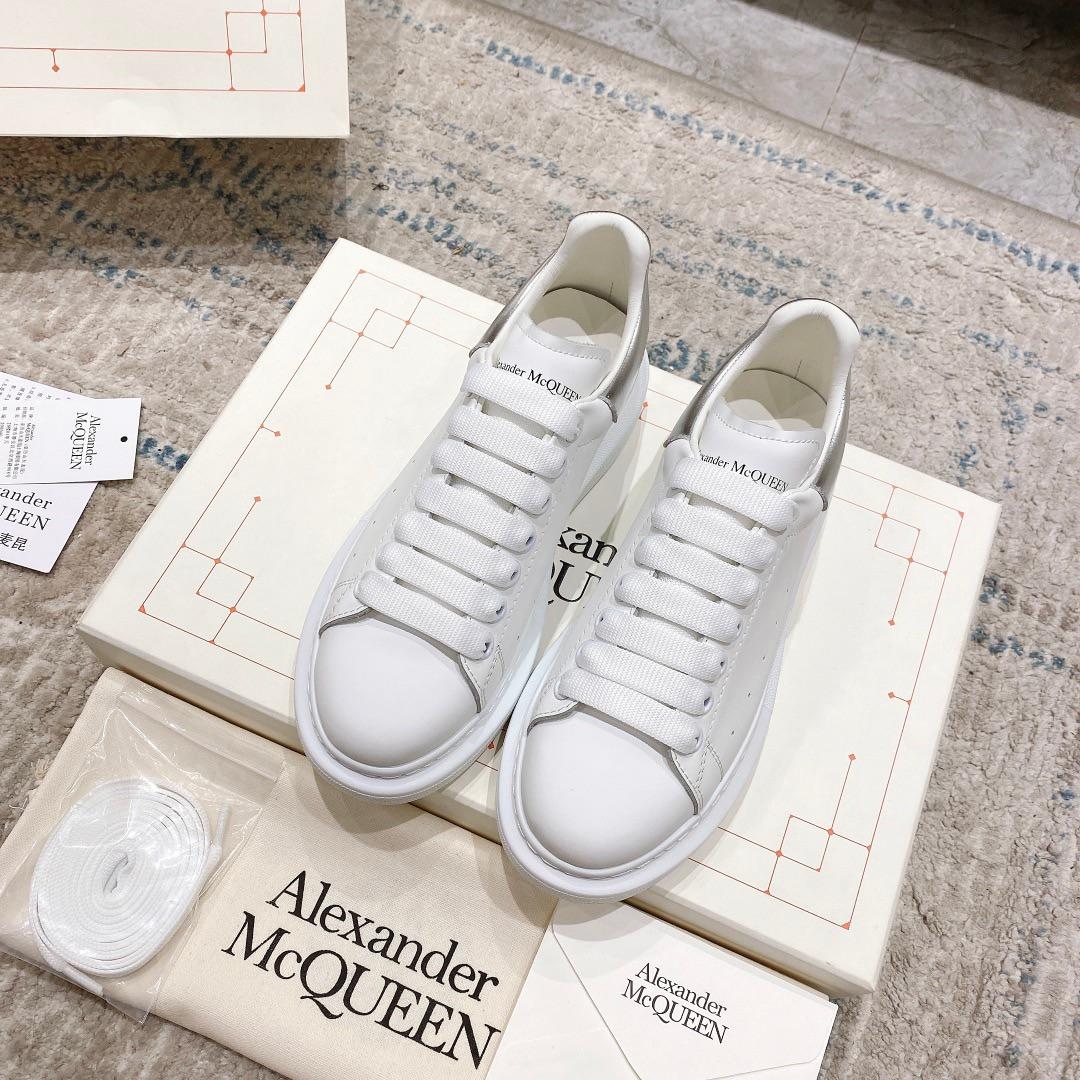 Alexander Mqueen Oversized Sneaker In White - DesignerGu