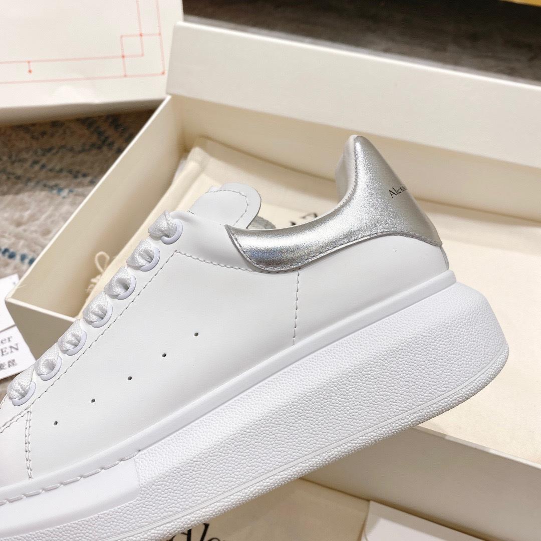 Alexander Mqueen Oversized Sneaker In White - DesignerGu