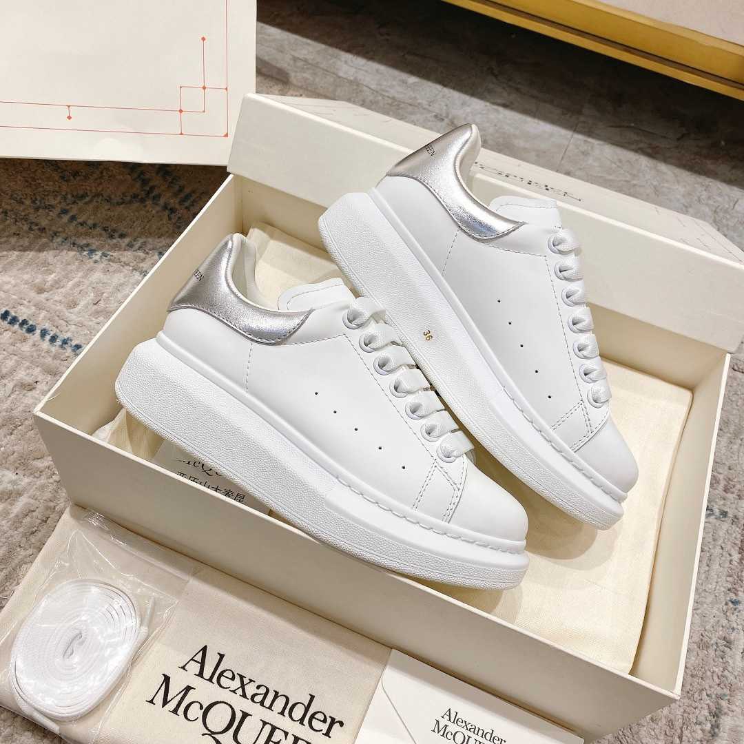 Alexander Mqueen Oversized Sneaker In White - DesignerGu