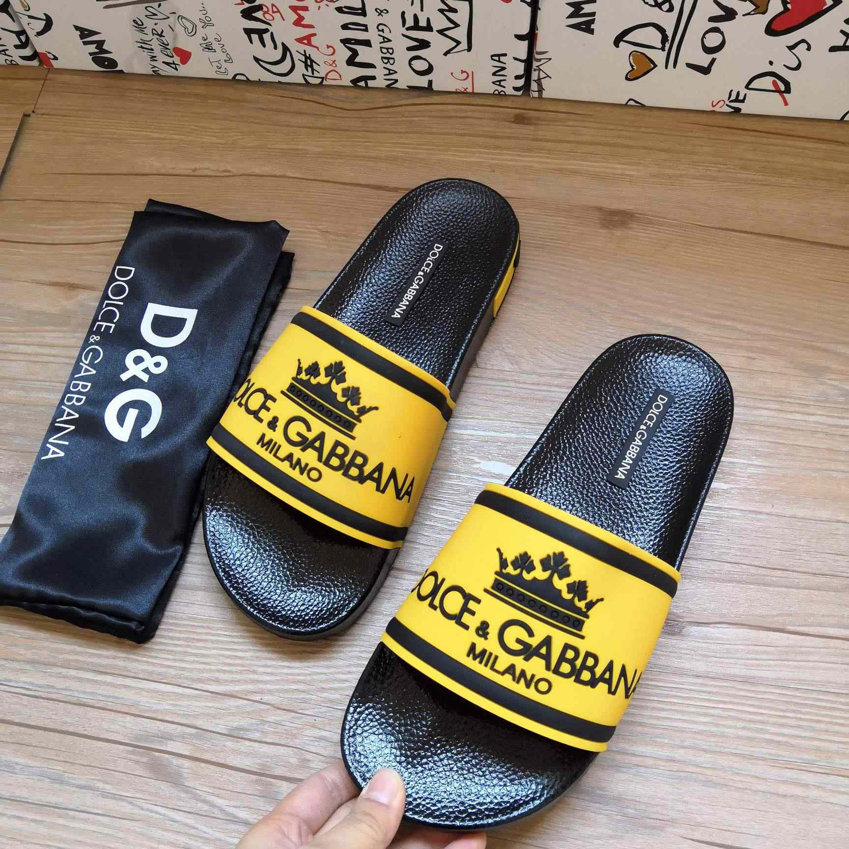 Dolce & Gabbana Logo Slides - DesignerGu