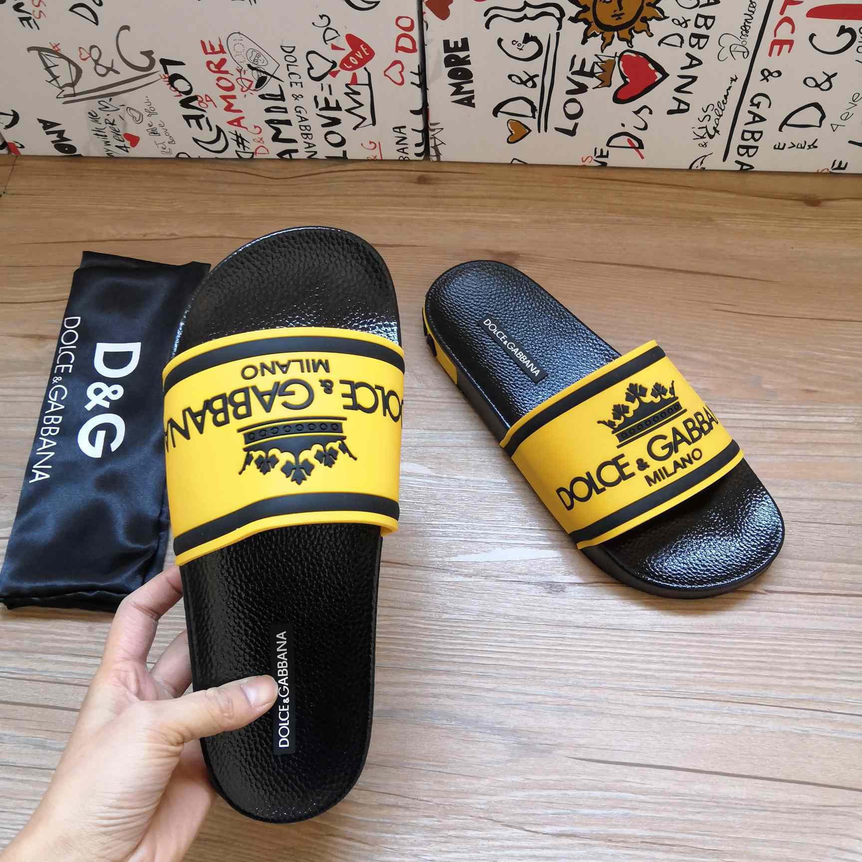 Dolce & Gabbana Logo Slides - DesignerGu