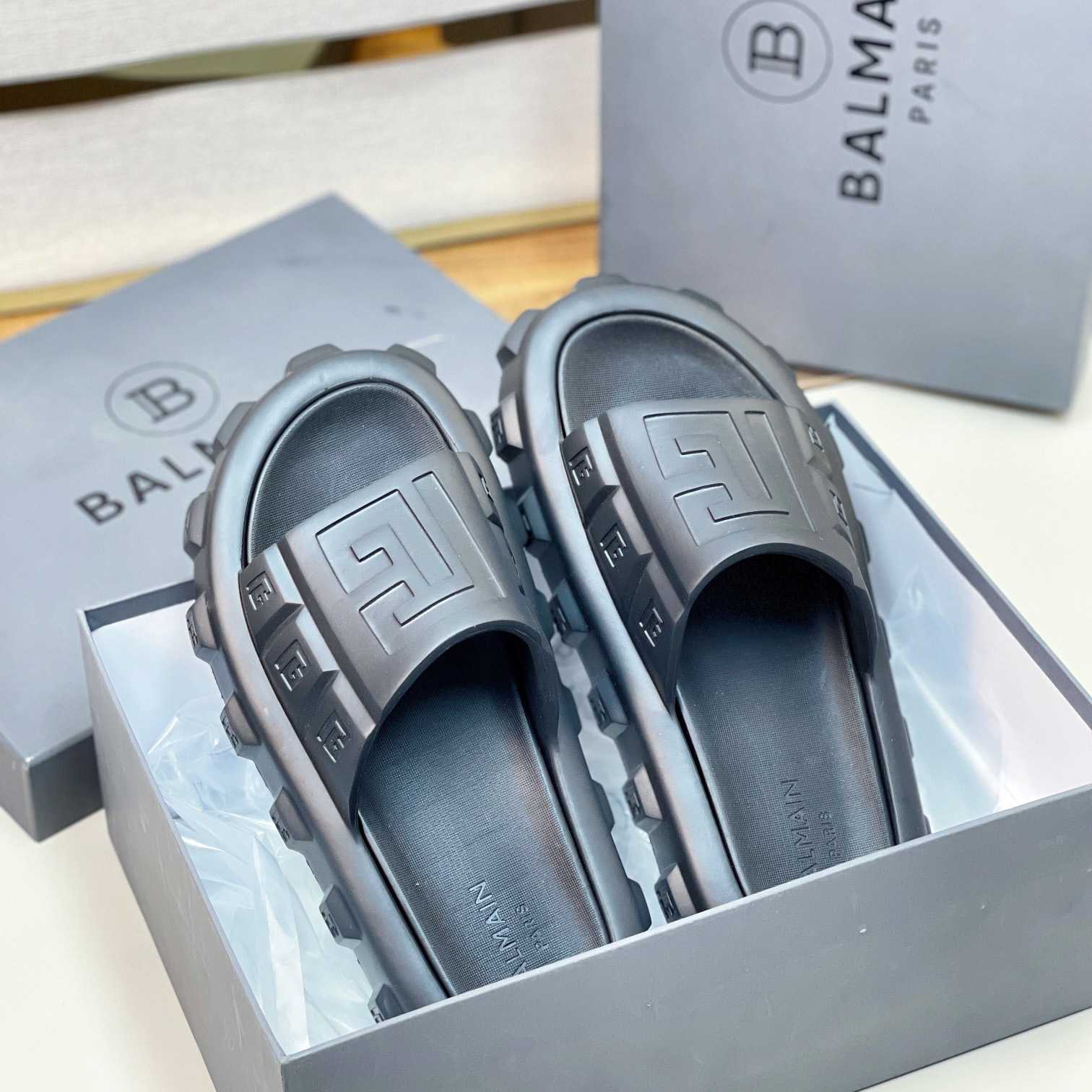 Balmain Ari Flat Mules - DesignerGu