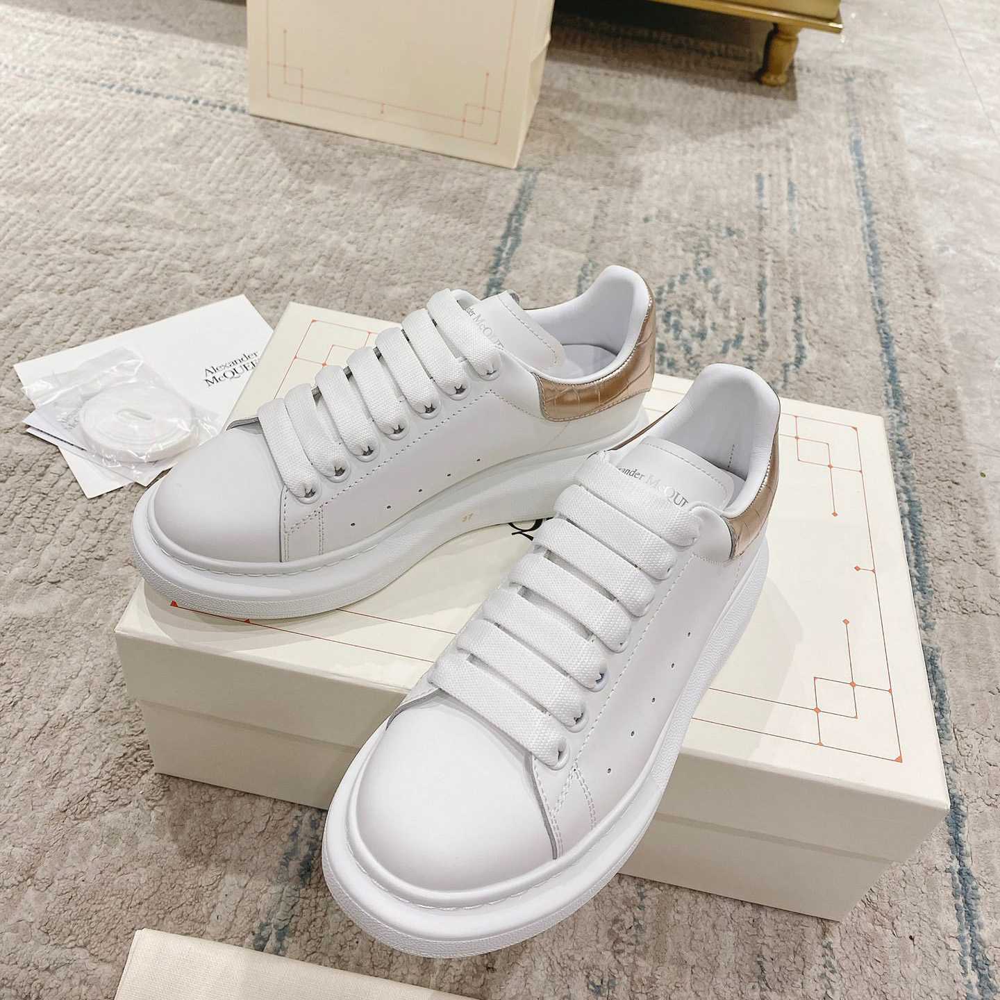 Alexander Mqueen Oversized Sneaker In White - DesignerGu