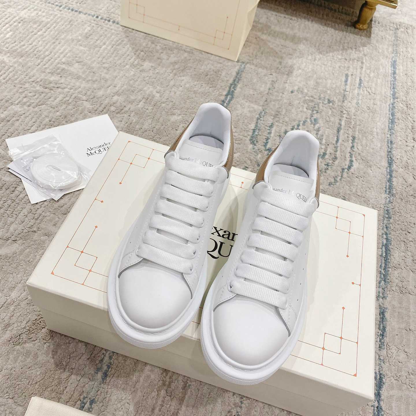 Alexander Mqueen Oversized Sneaker In White - DesignerGu