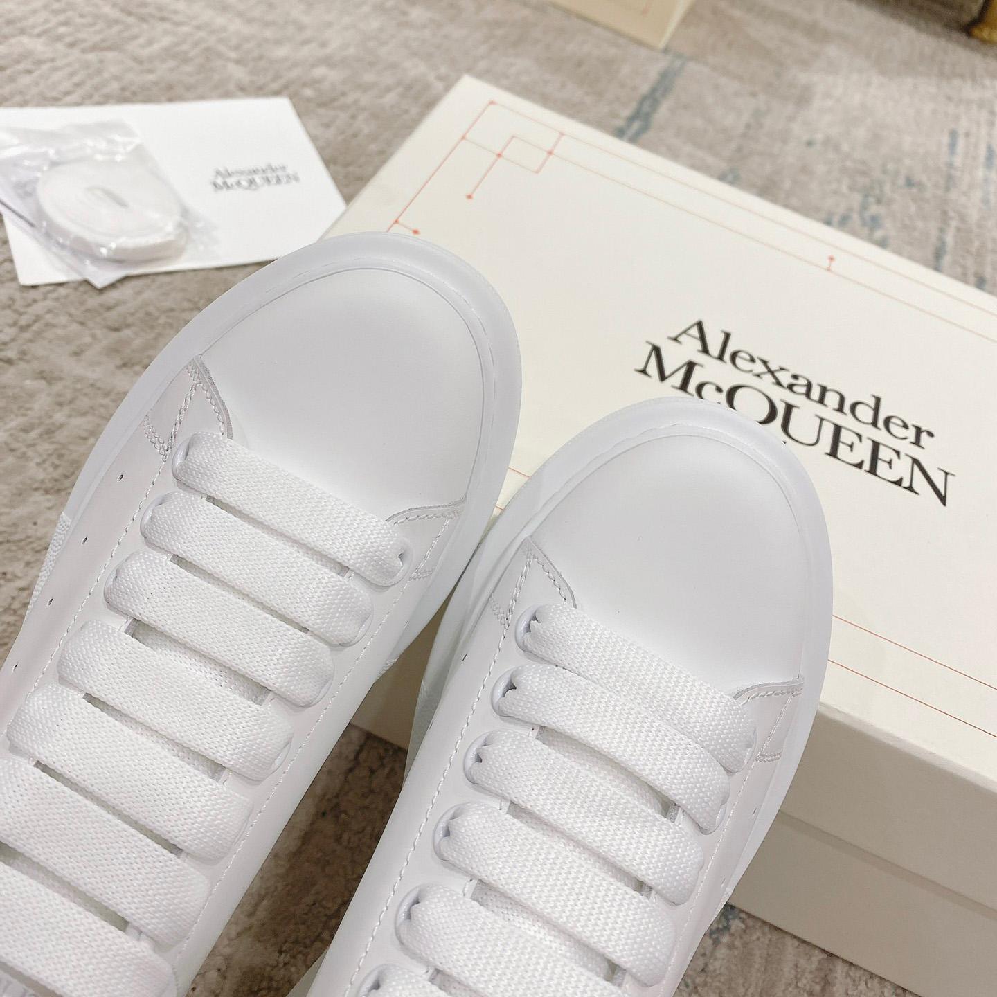 Alexander Mqueen Oversized Sneaker In White - DesignerGu