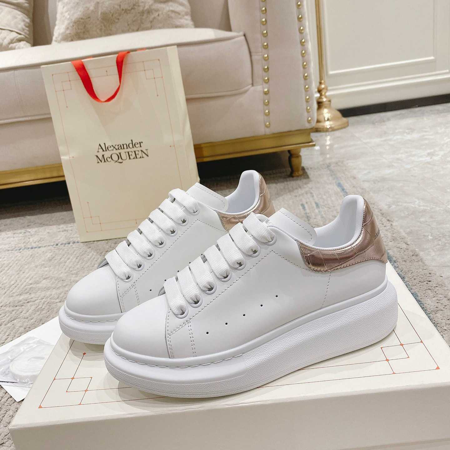 Alexander Mqueen Oversized Sneaker In White - DesignerGu