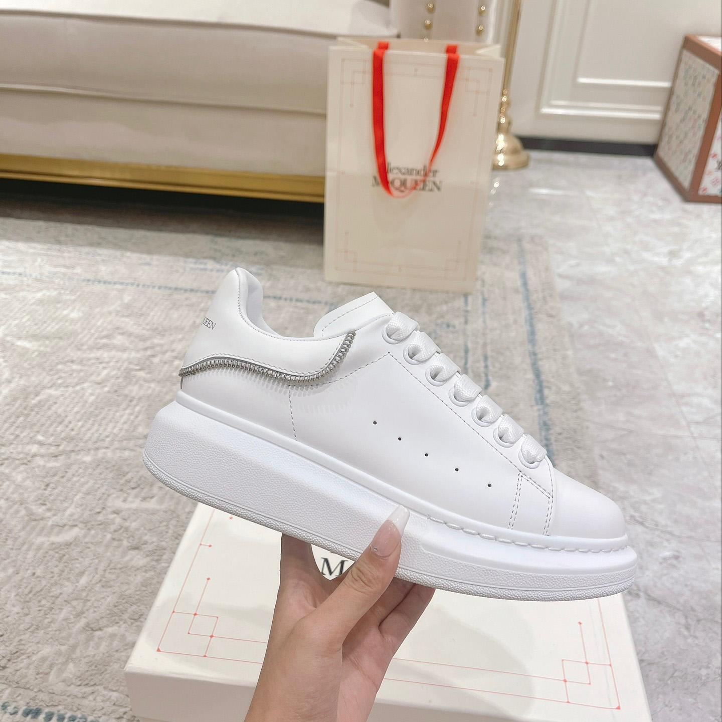 Alexander Mqueen Oversized Sneaker In White - DesignerGu