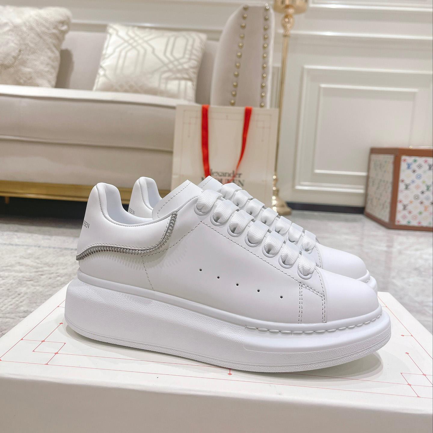 Alexander Mqueen Oversized Sneaker In White - DesignerGu