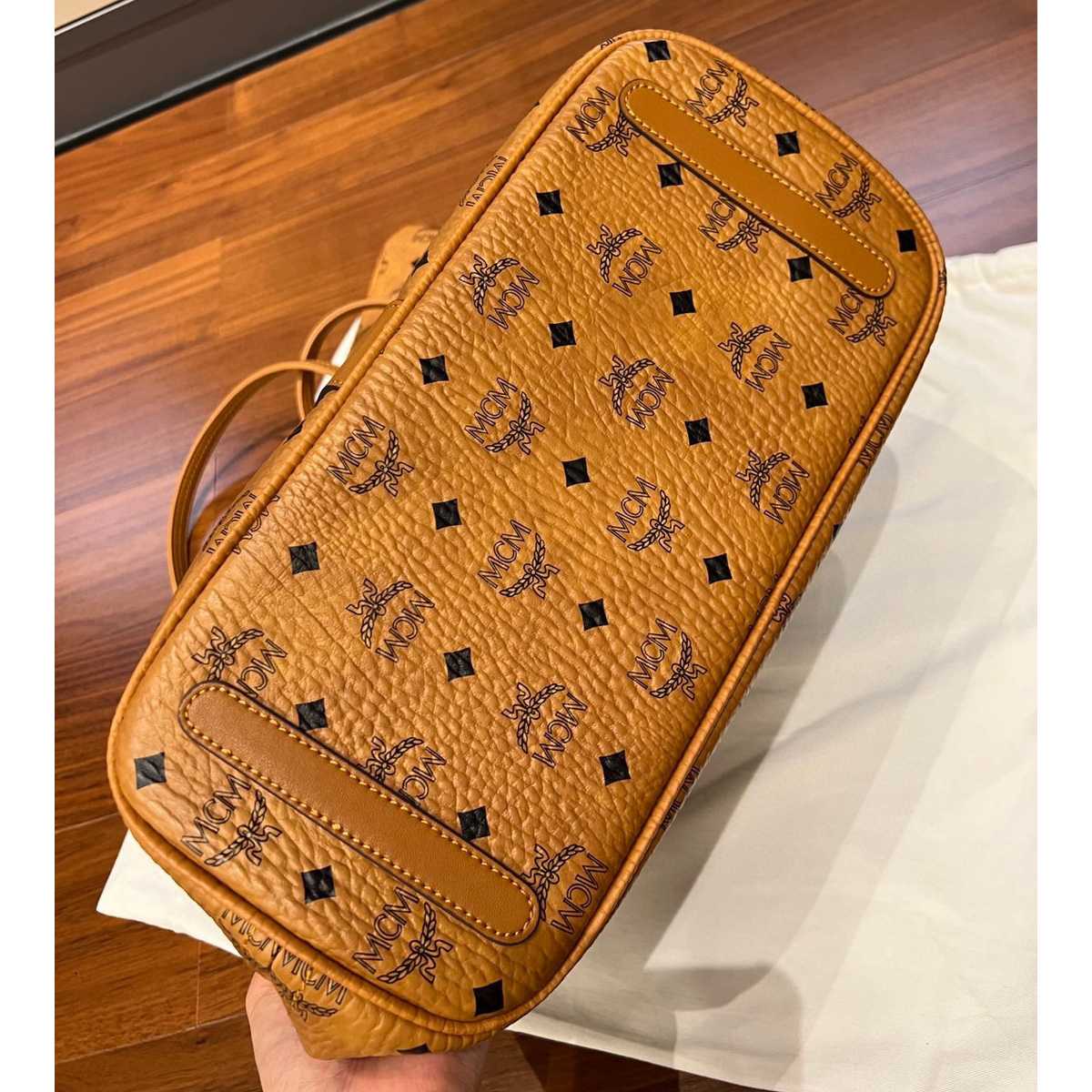 MCM Reversible Liz Shopper In Visetos  - DesignerGu