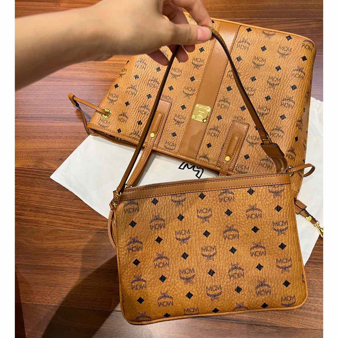 MCM Reversible Liz Shopper In Visetos  - DesignerGu