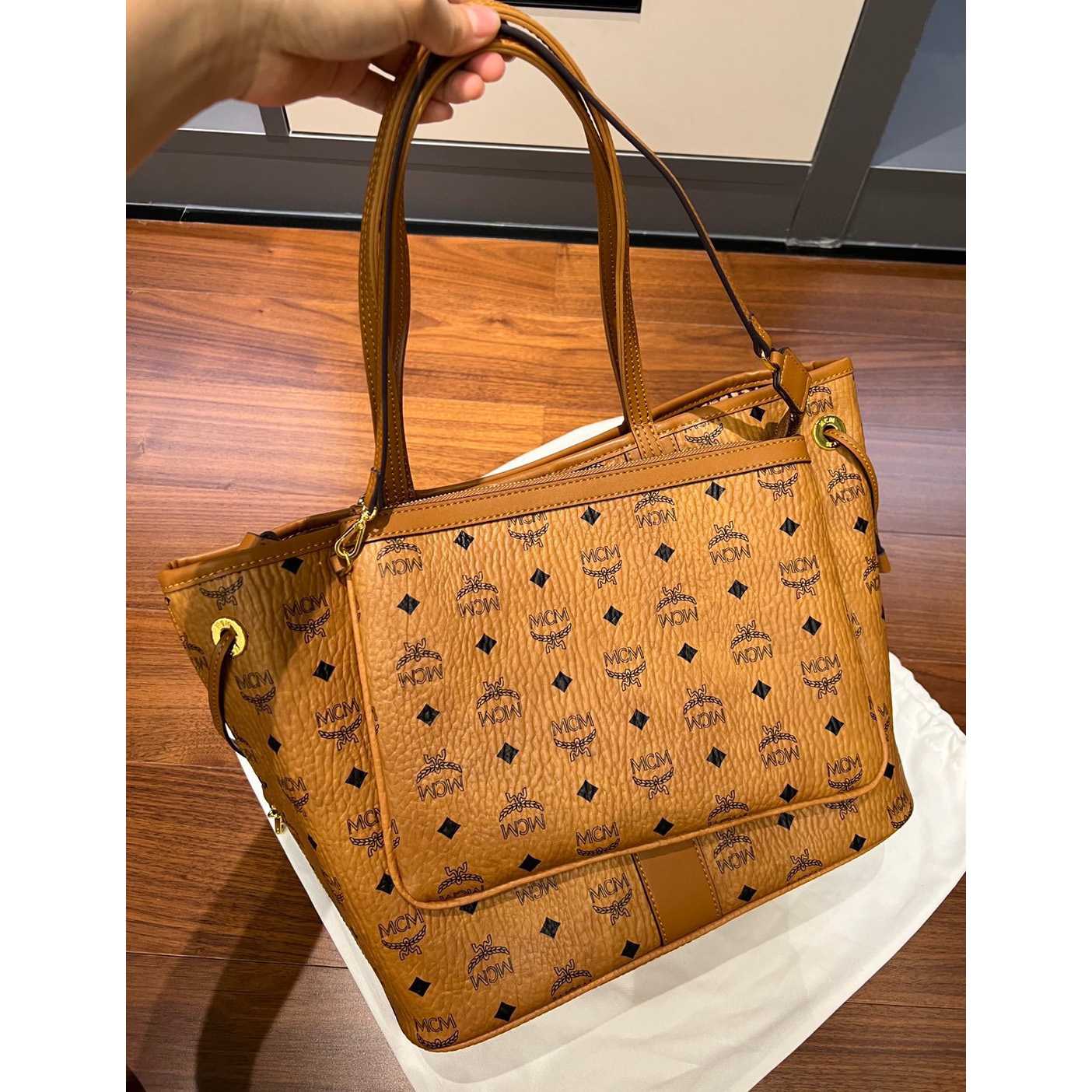 MCM Reversible Liz Shopper In Visetos  - DesignerGu