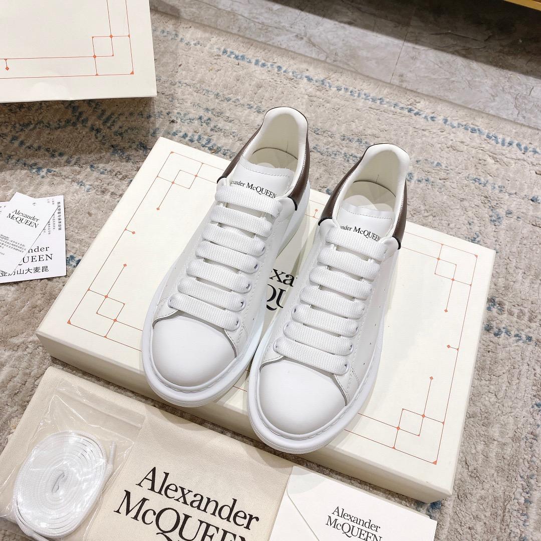 Alexander Mqueen Oversized Sneaker In White - DesignerGu