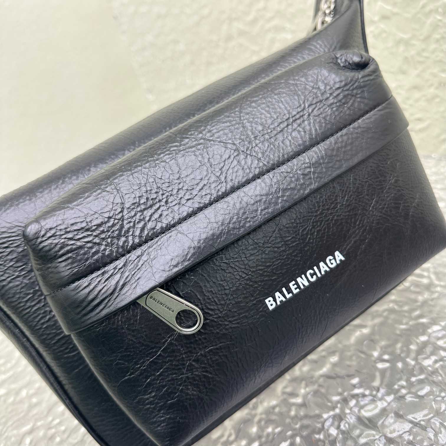 Balenciaga Raver Medium Bag With Handle In Black - DesignerGu