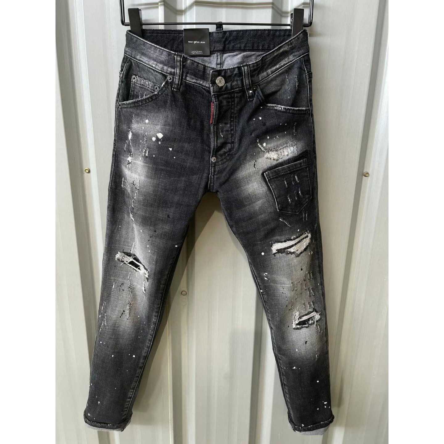 Dsquared2  Mid Wash Distressed Jeans   9136 - DesignerGu