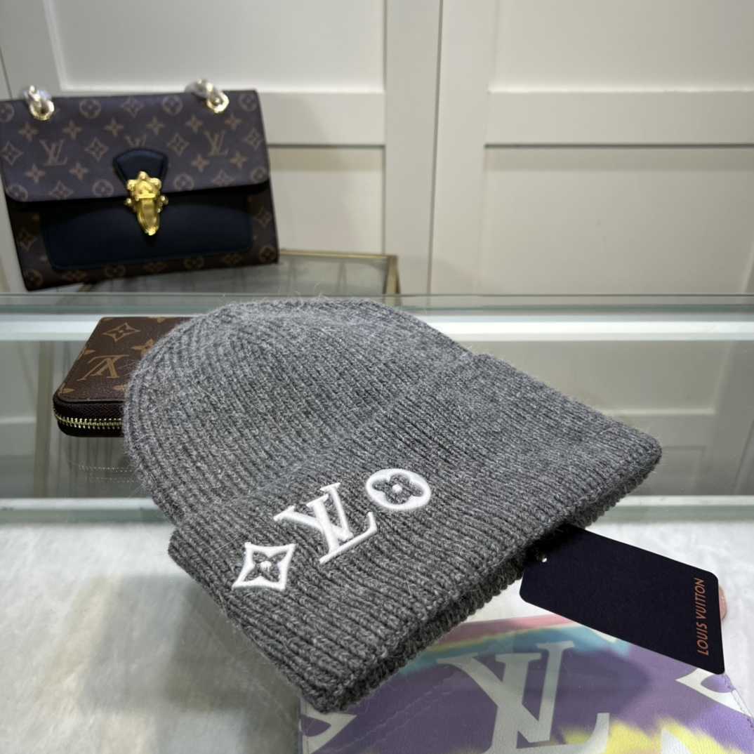 Louis Vuitton LV Headline Beanie - DesignerGu