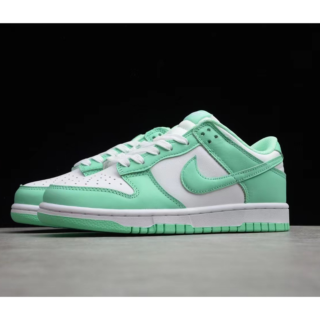 Nike Dunk Low Wmns 