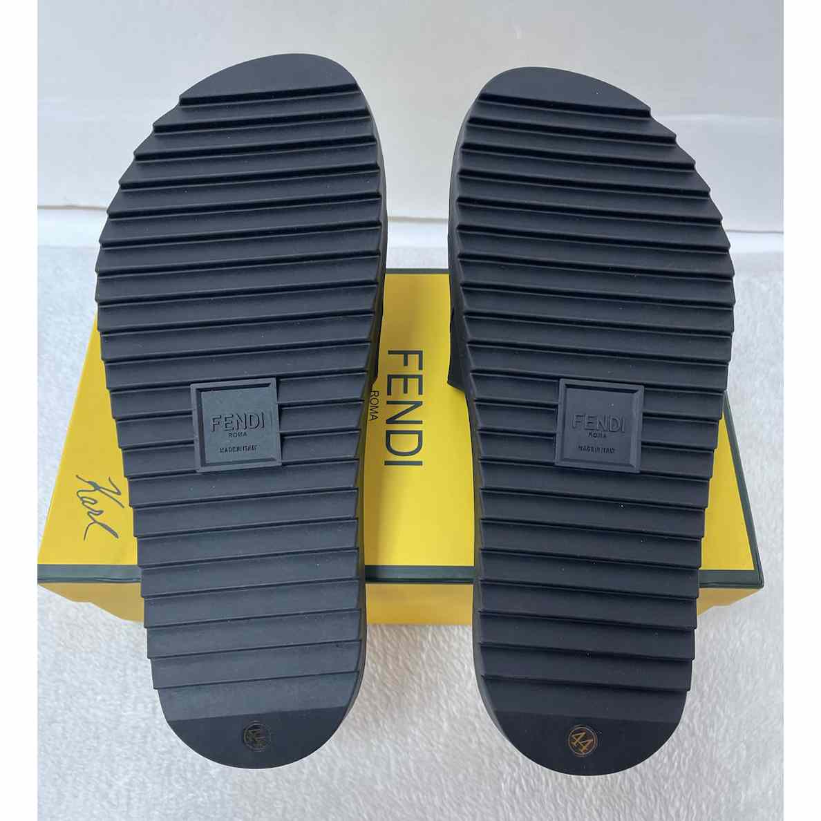 Fendi Black Rubber Footbed Slides - DesignerGu