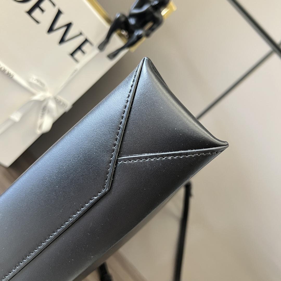 Loewe Standard A4 Tote In Sleek Calfskin - DesignerGu