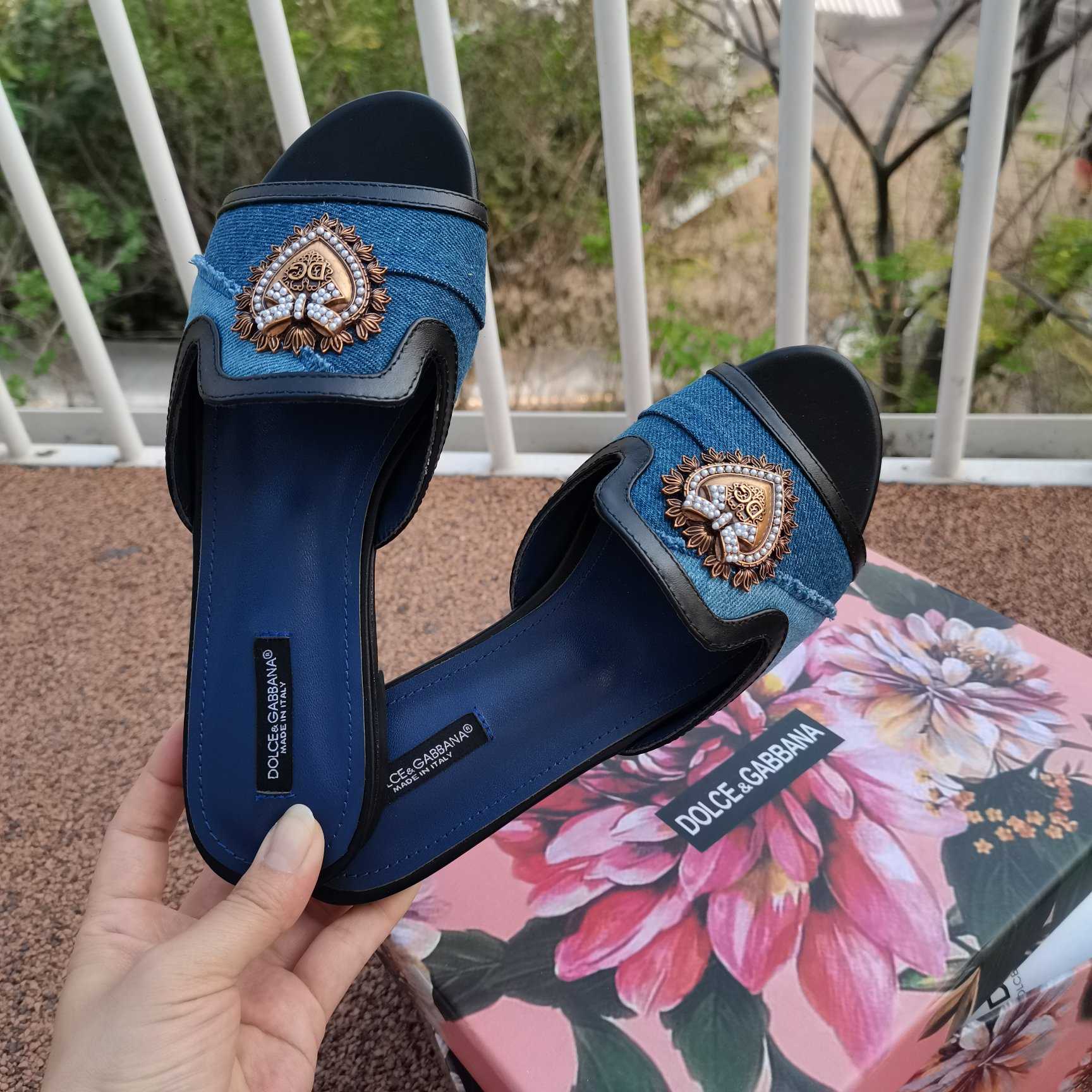 Dolce & Gabbana Slip-on Flat Sandals - DesignerGu