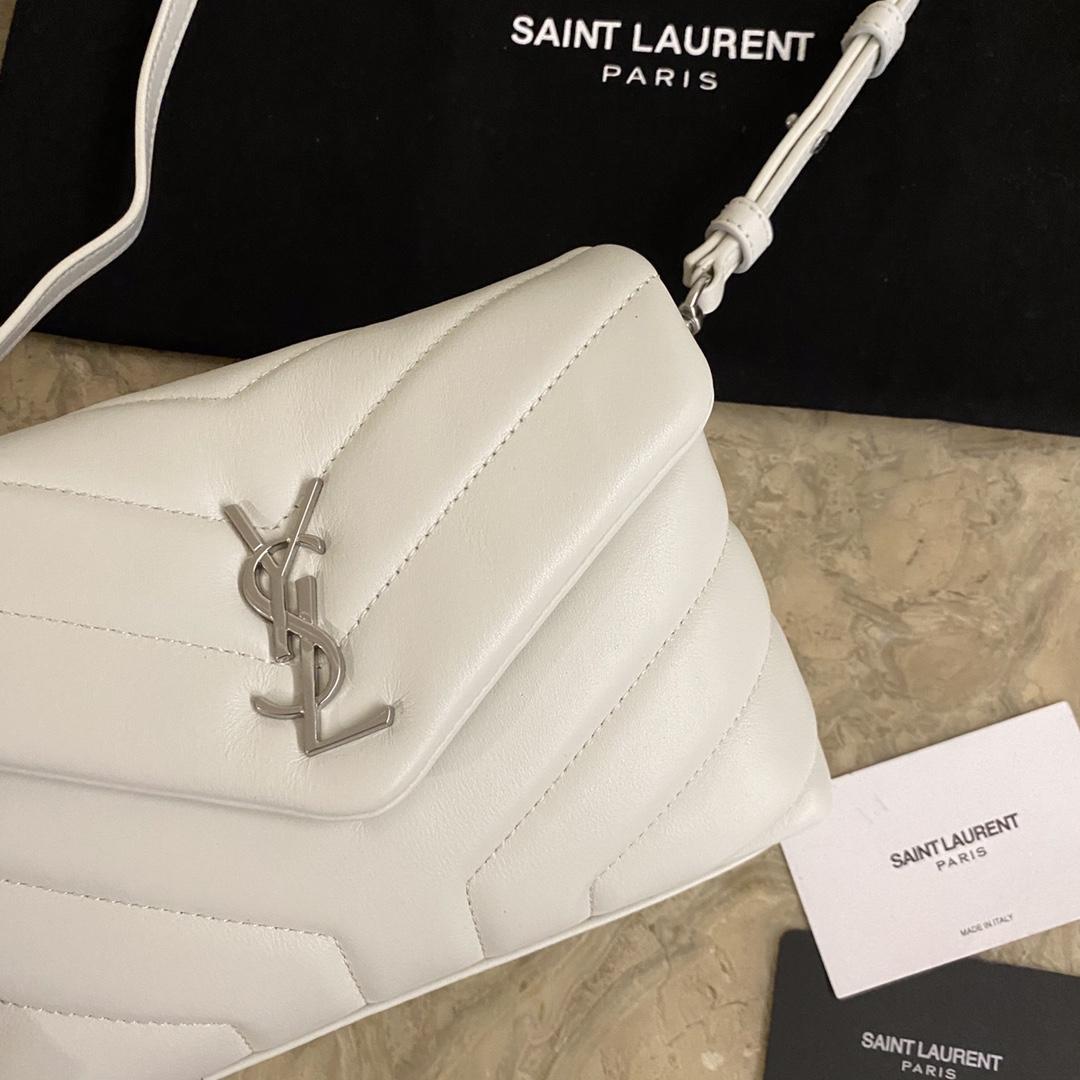 Saint Laurent Loulou Shoulder Bag (20x7x15cm) - DesignerGu