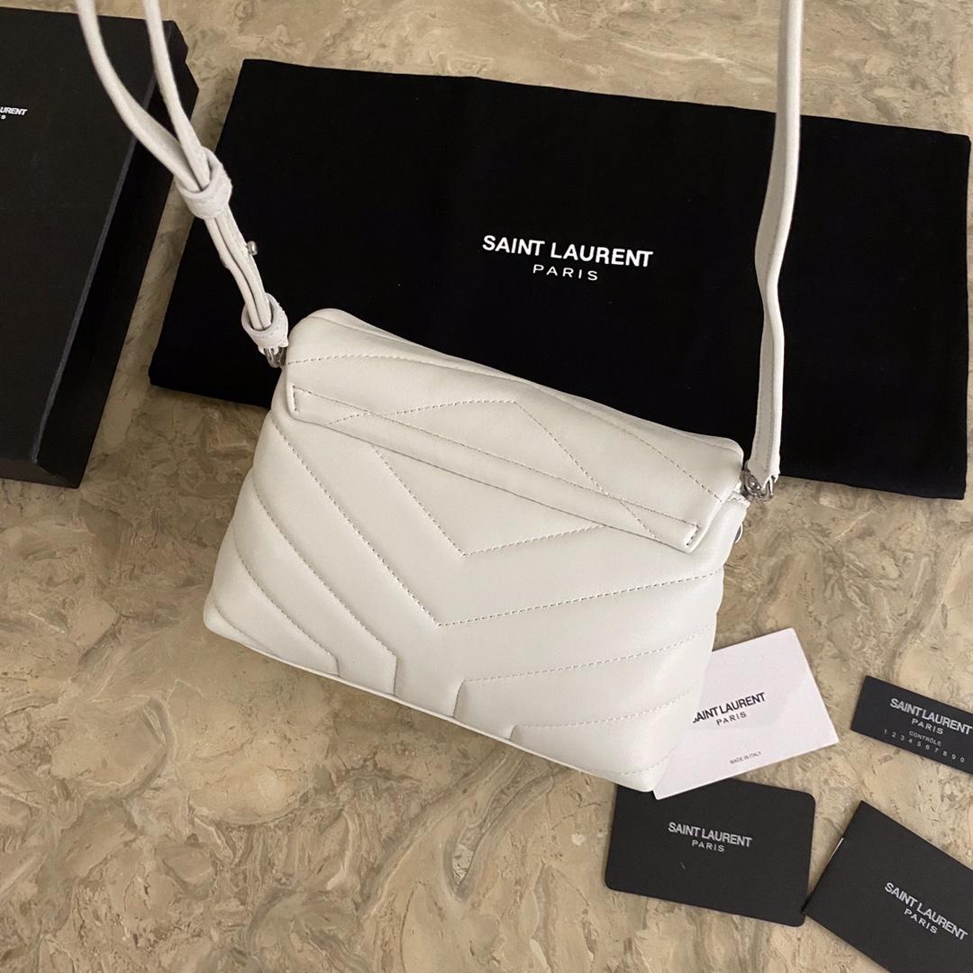 Saint Laurent Loulou Shoulder Bag (20x7x15cm) - DesignerGu