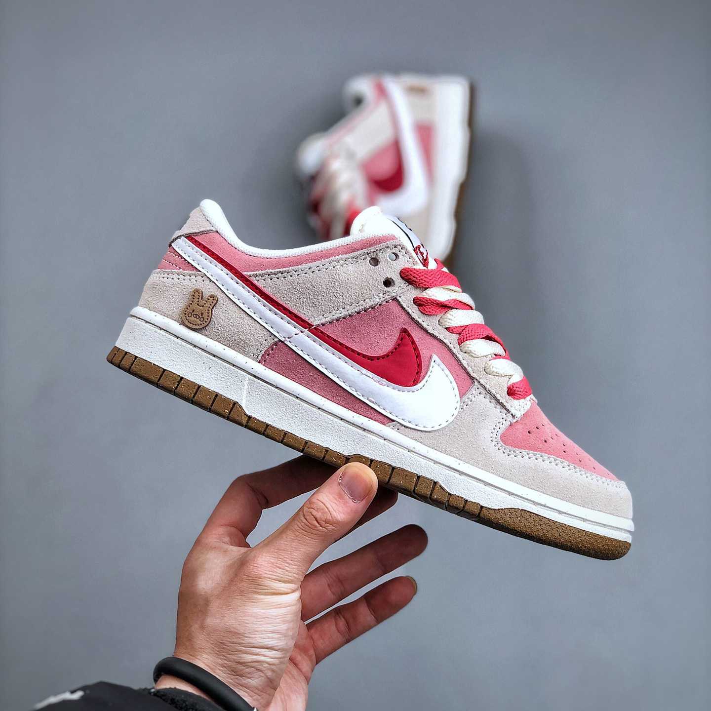 Nike Dunk Low SE Sneaker        DO9457-117 - DesignerGu