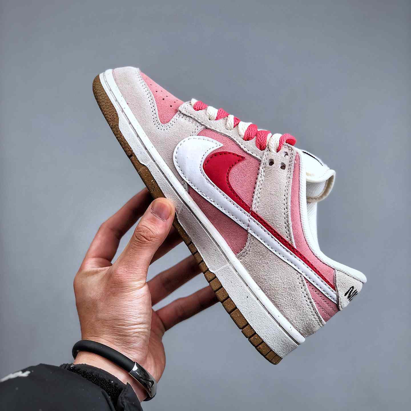 Nike Dunk Low SE Sneaker        DO9457-117 - DesignerGu