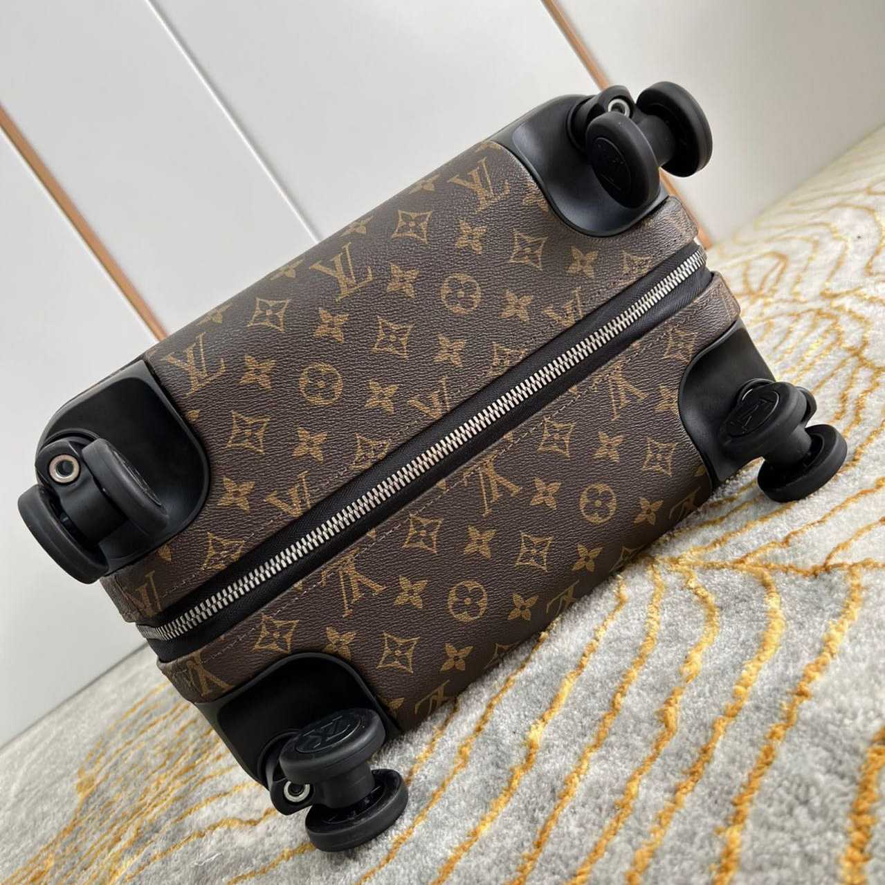 Louis Vuitton Luggage  20inch - DesignerGu