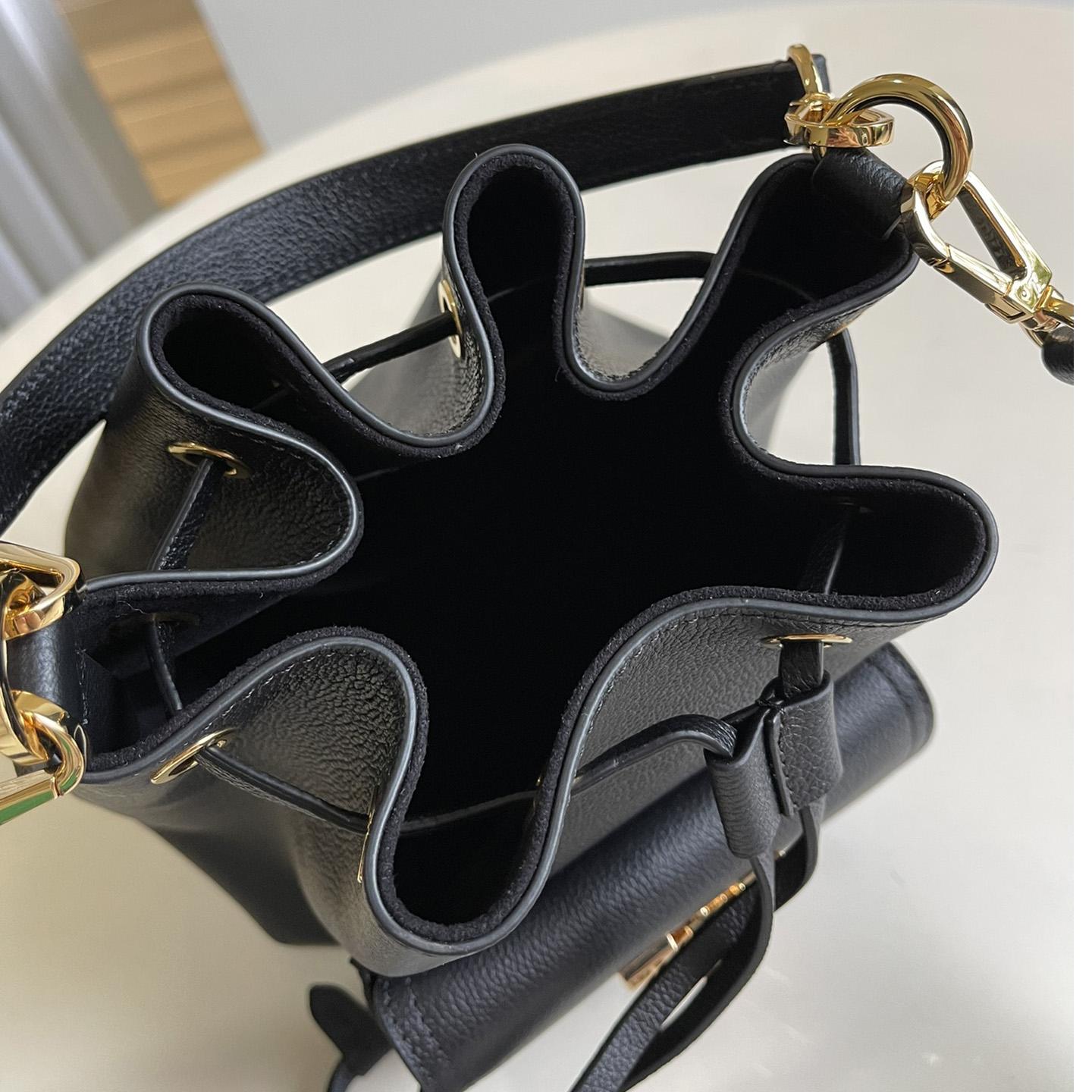 Louis Vuitton Lockme Bucket Black Calf (23-23-16cm)  M57687 - DesignerGu