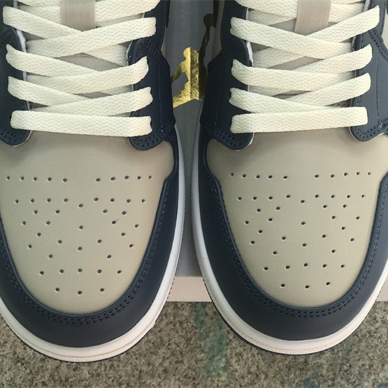 Air Jordan 1 Low OG  Sneaker        DC0774-402  - DesignerGu