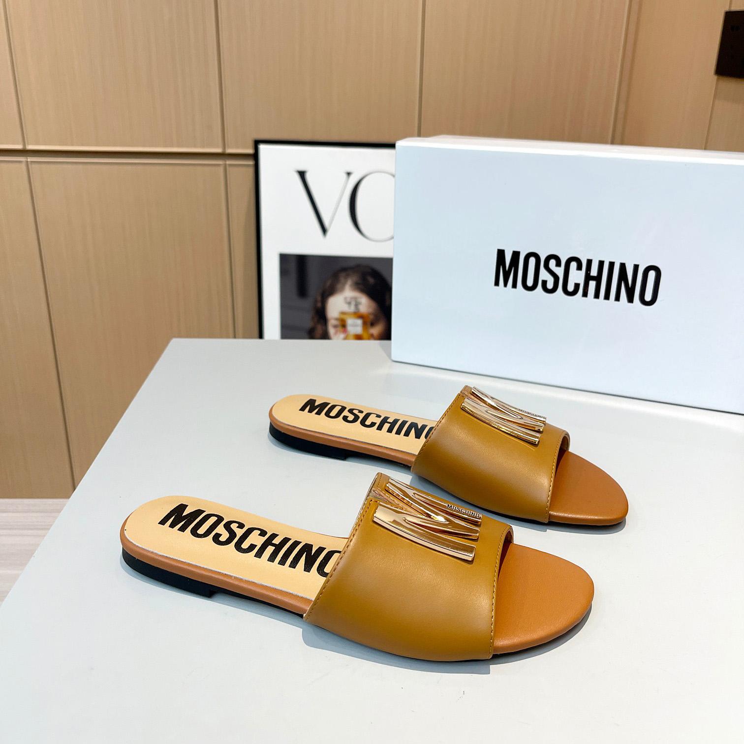 Moschino M Plaque Sandals - DesignerGu