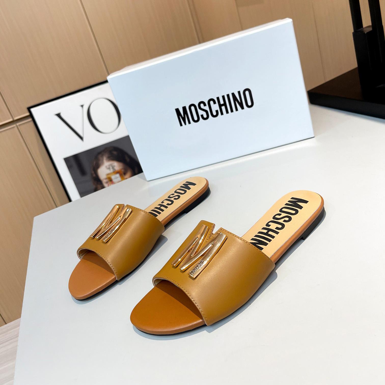 Moschino M Plaque Sandals - DesignerGu