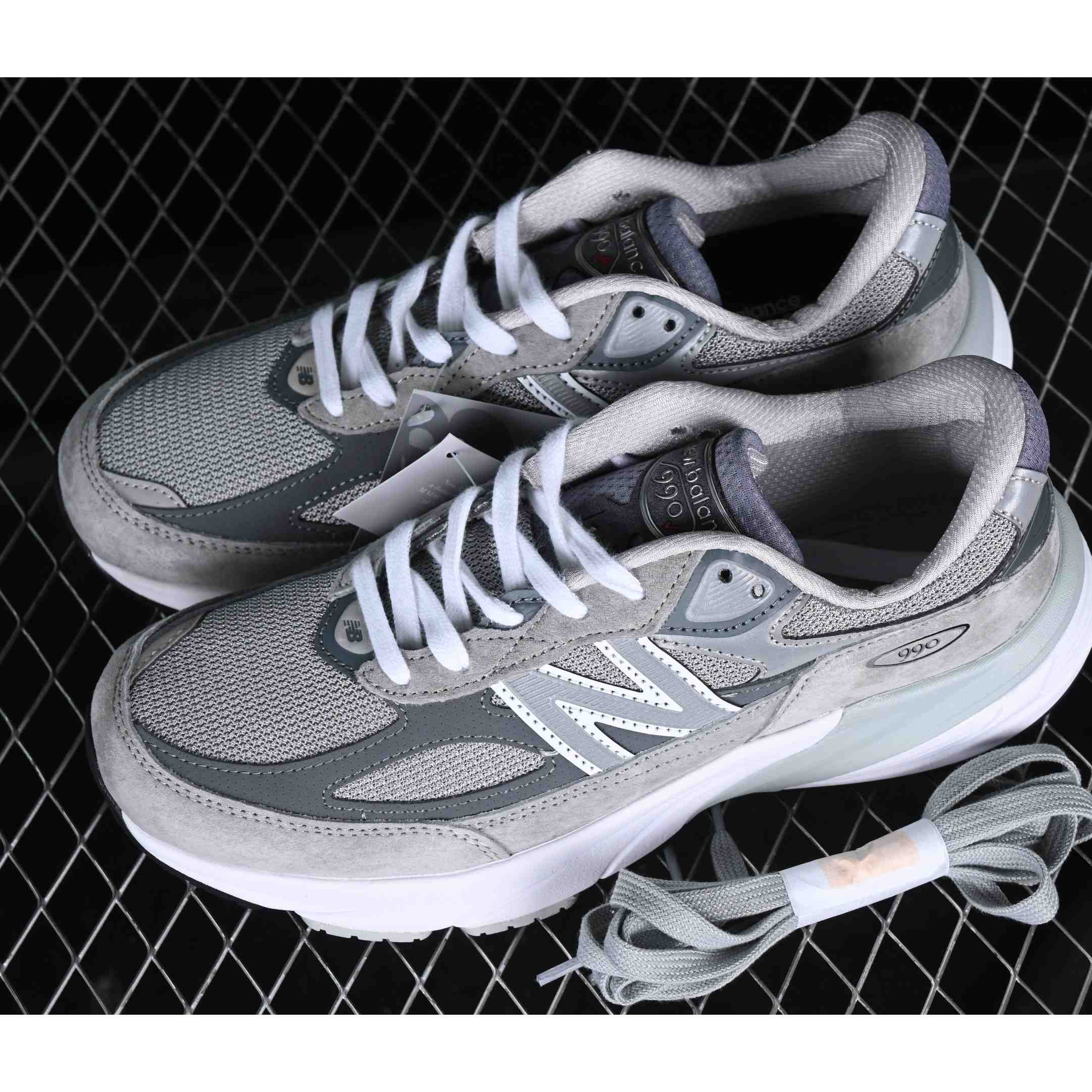 New Balance Made In USA M990  Sneaker  - DesignerGu