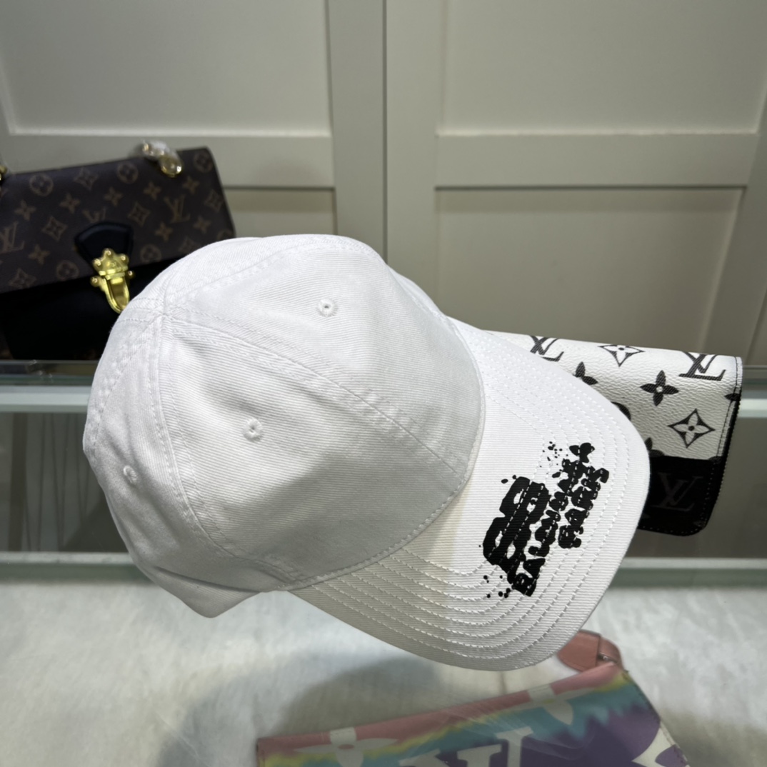 Balenciaga Hand Drawn BB Icon Cap In White - DesignerGu