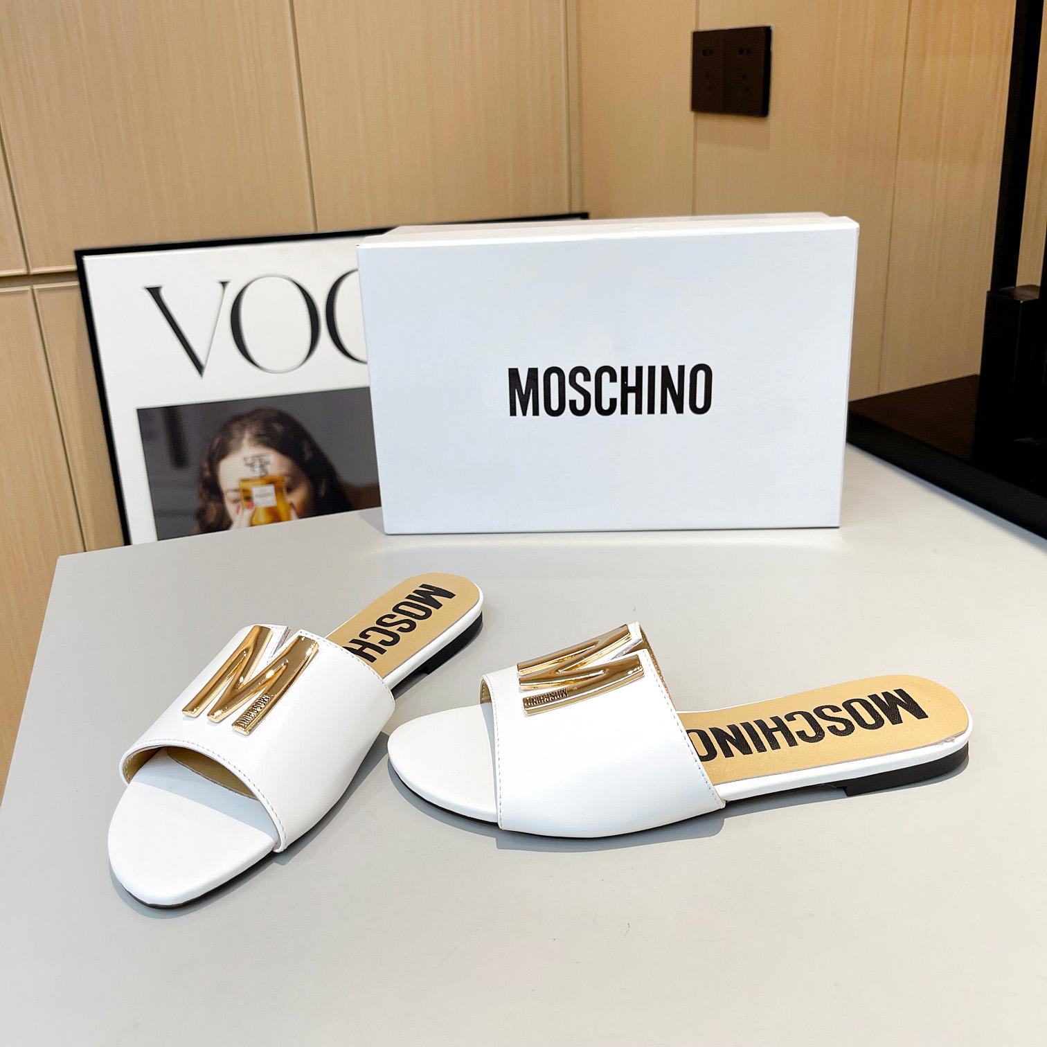 Moschino M Plaque Sandals - DesignerGu