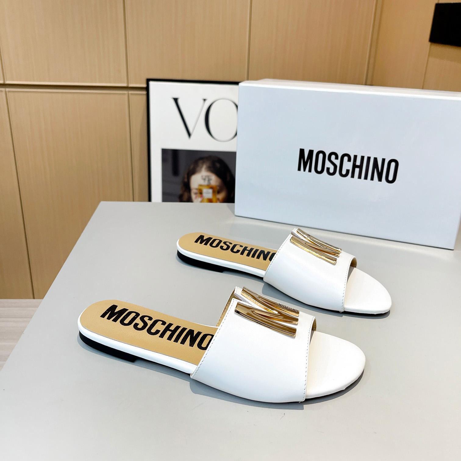 Moschino M Plaque Sandals - DesignerGu