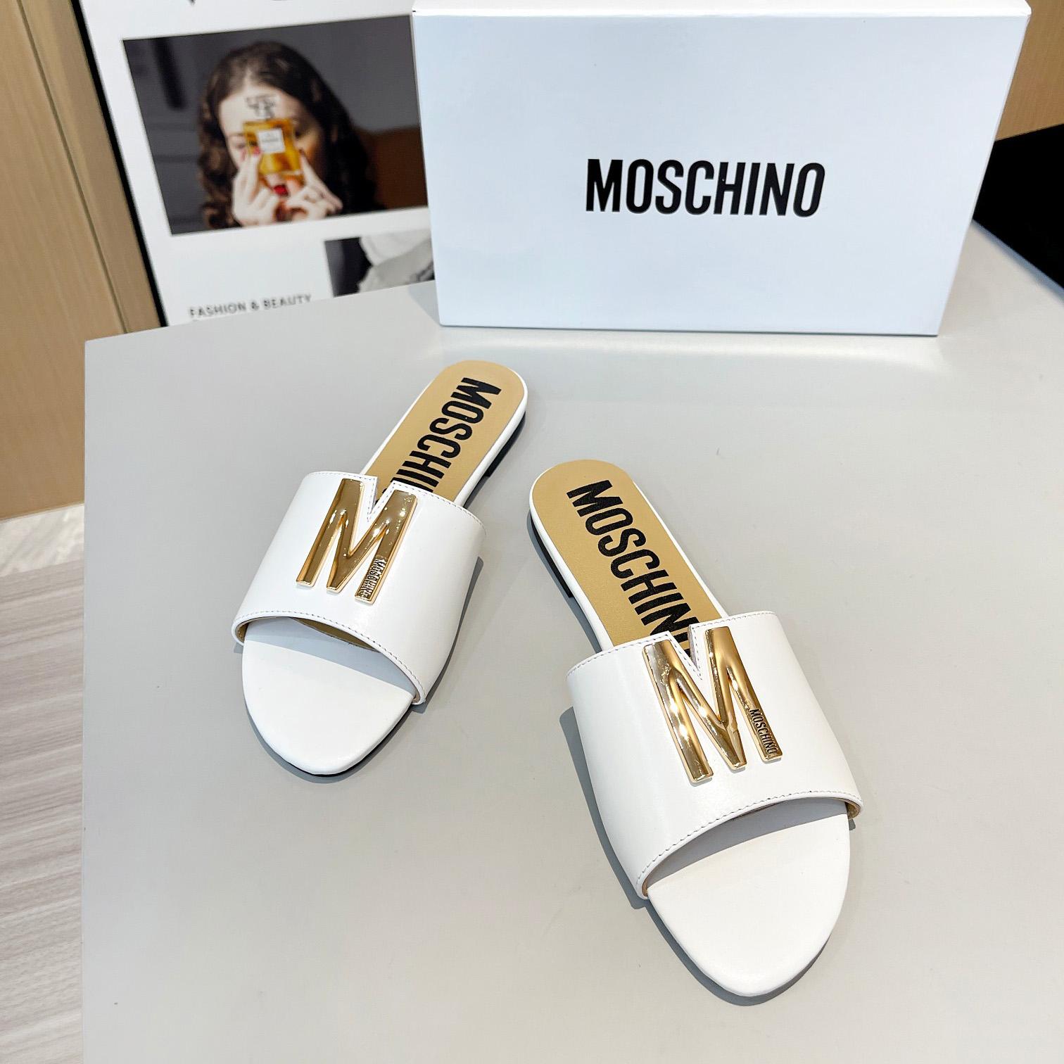 Moschino M Plaque Sandals - DesignerGu