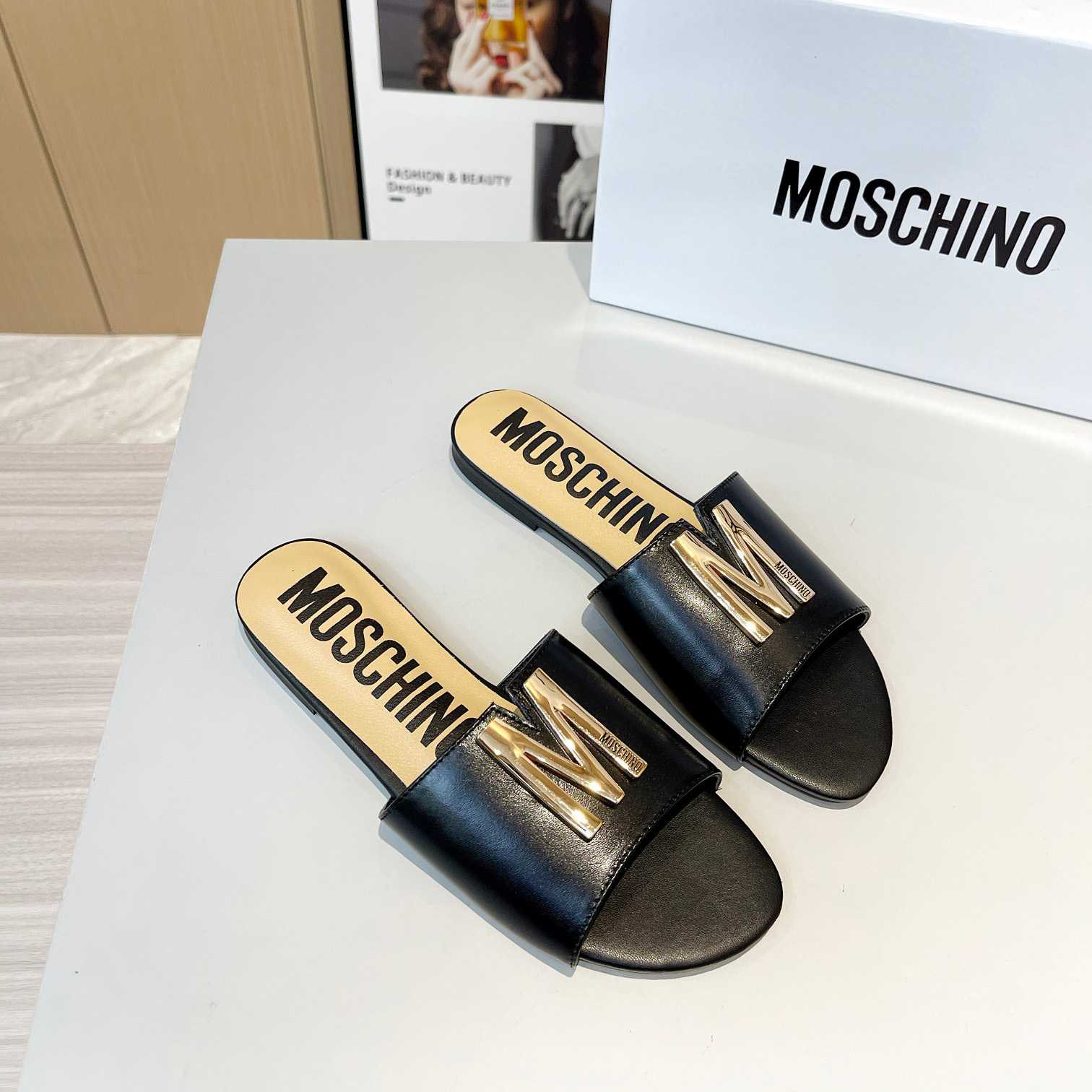 Moschino M Plaque Sandals - DesignerGu