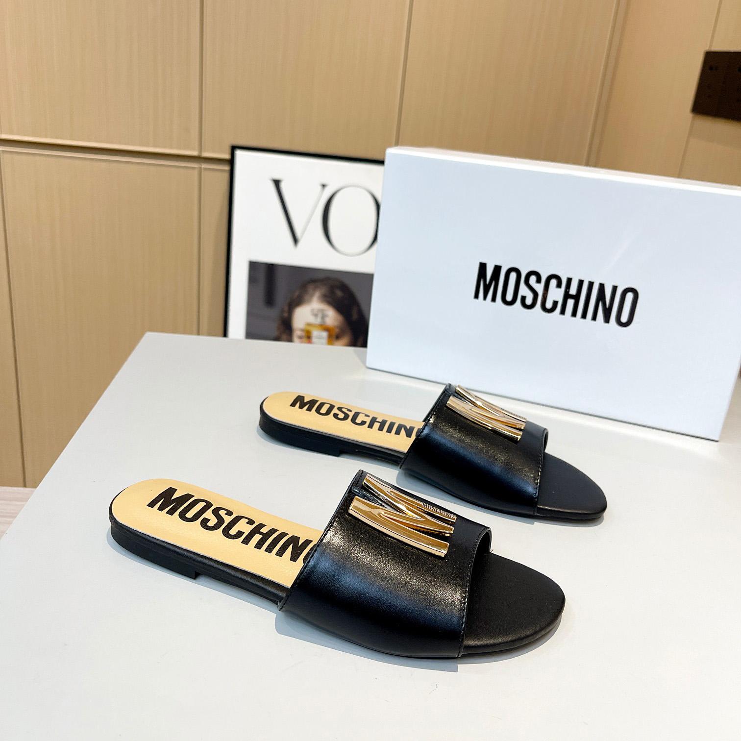 Moschino M Plaque Sandals - DesignerGu