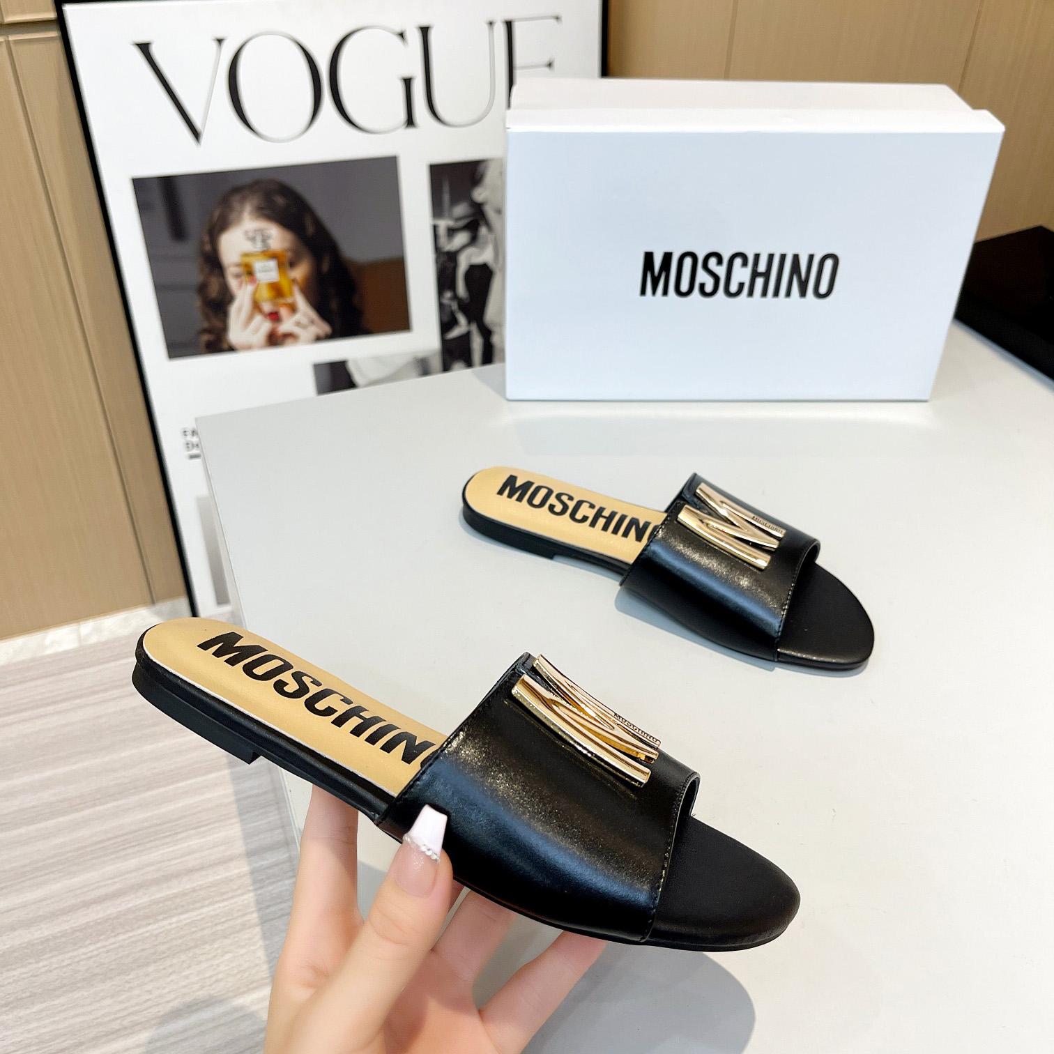 Moschino M Plaque Sandals - DesignerGu