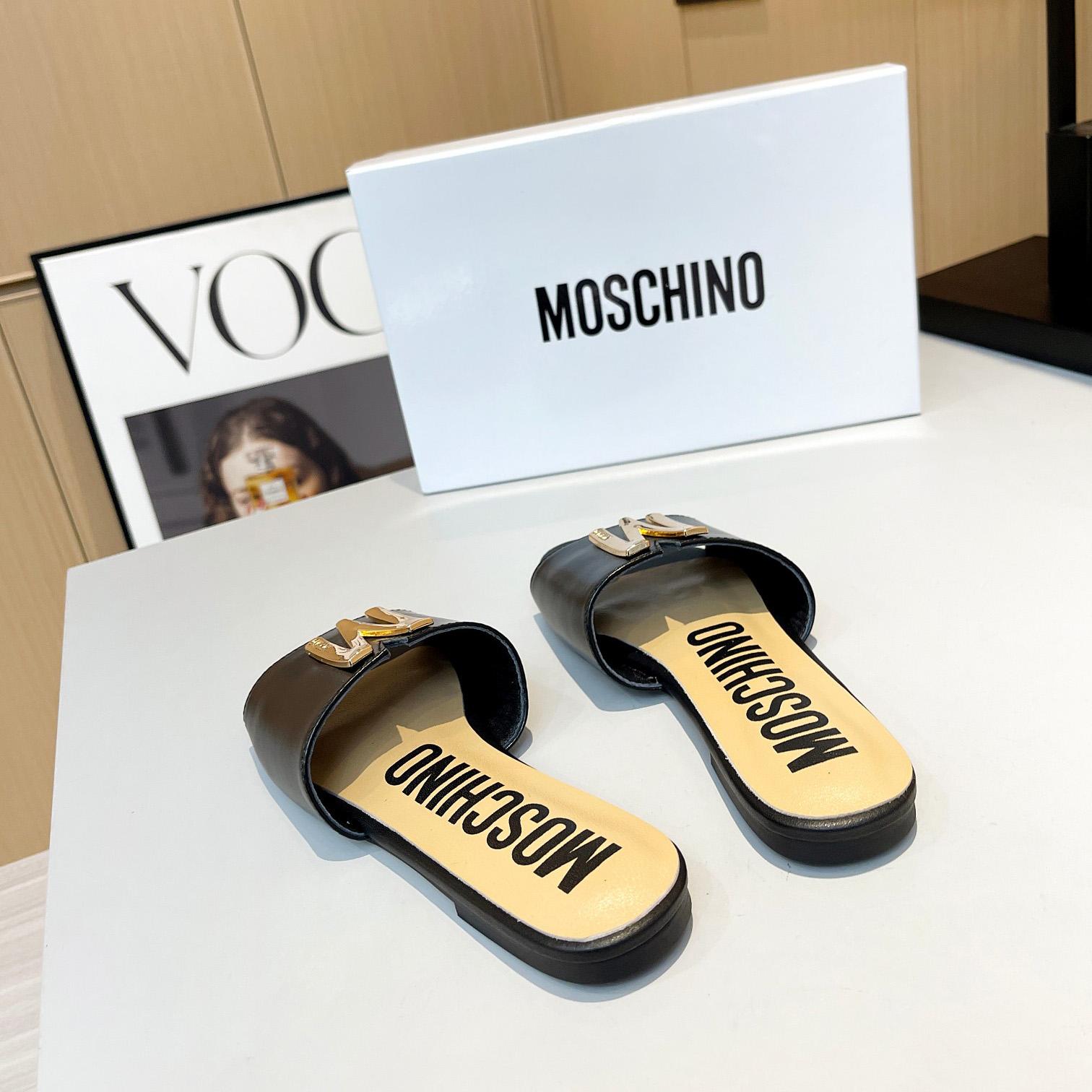 Moschino M Plaque Sandals - DesignerGu